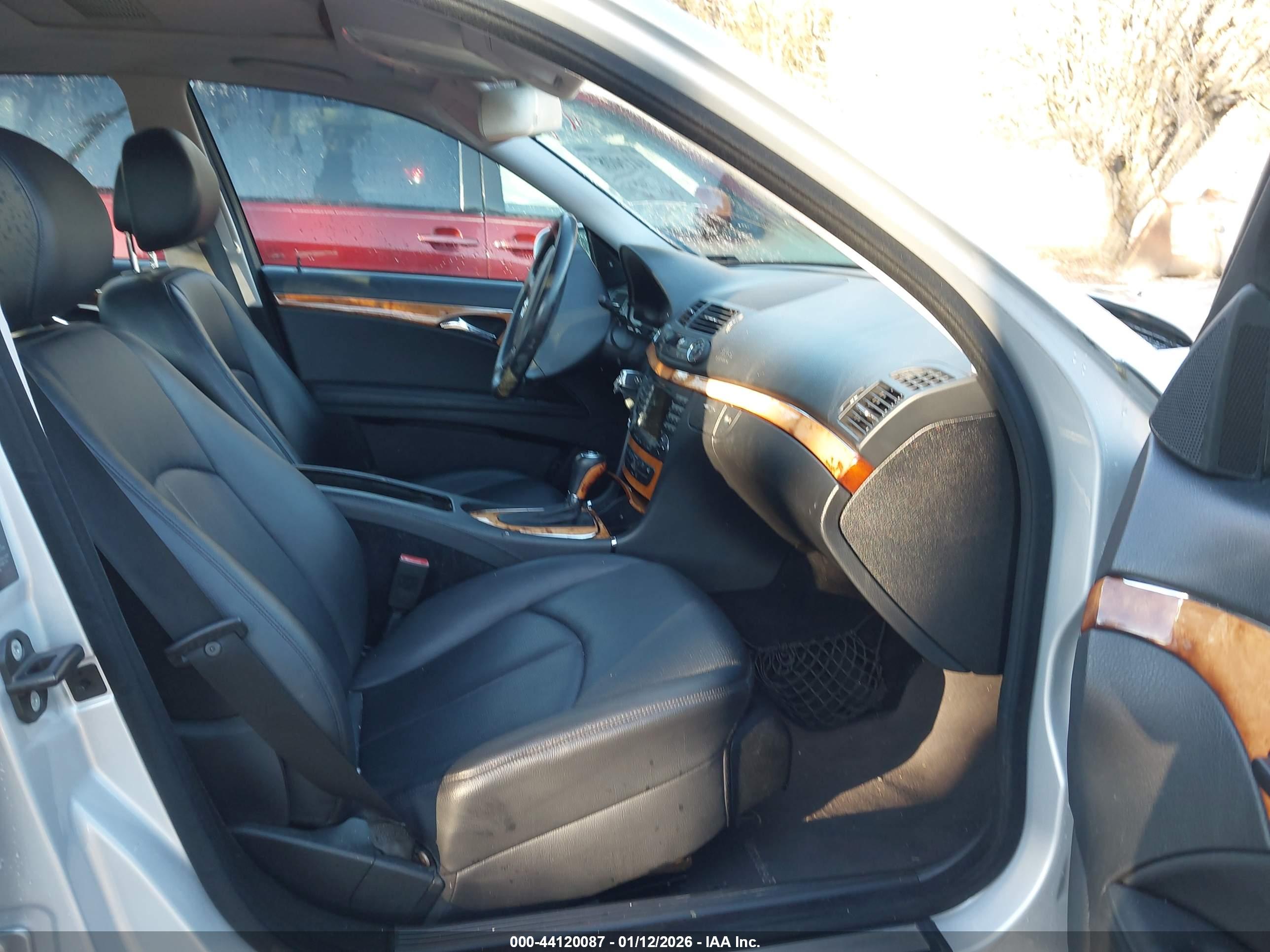 MERCEDES-BENZ E image 5