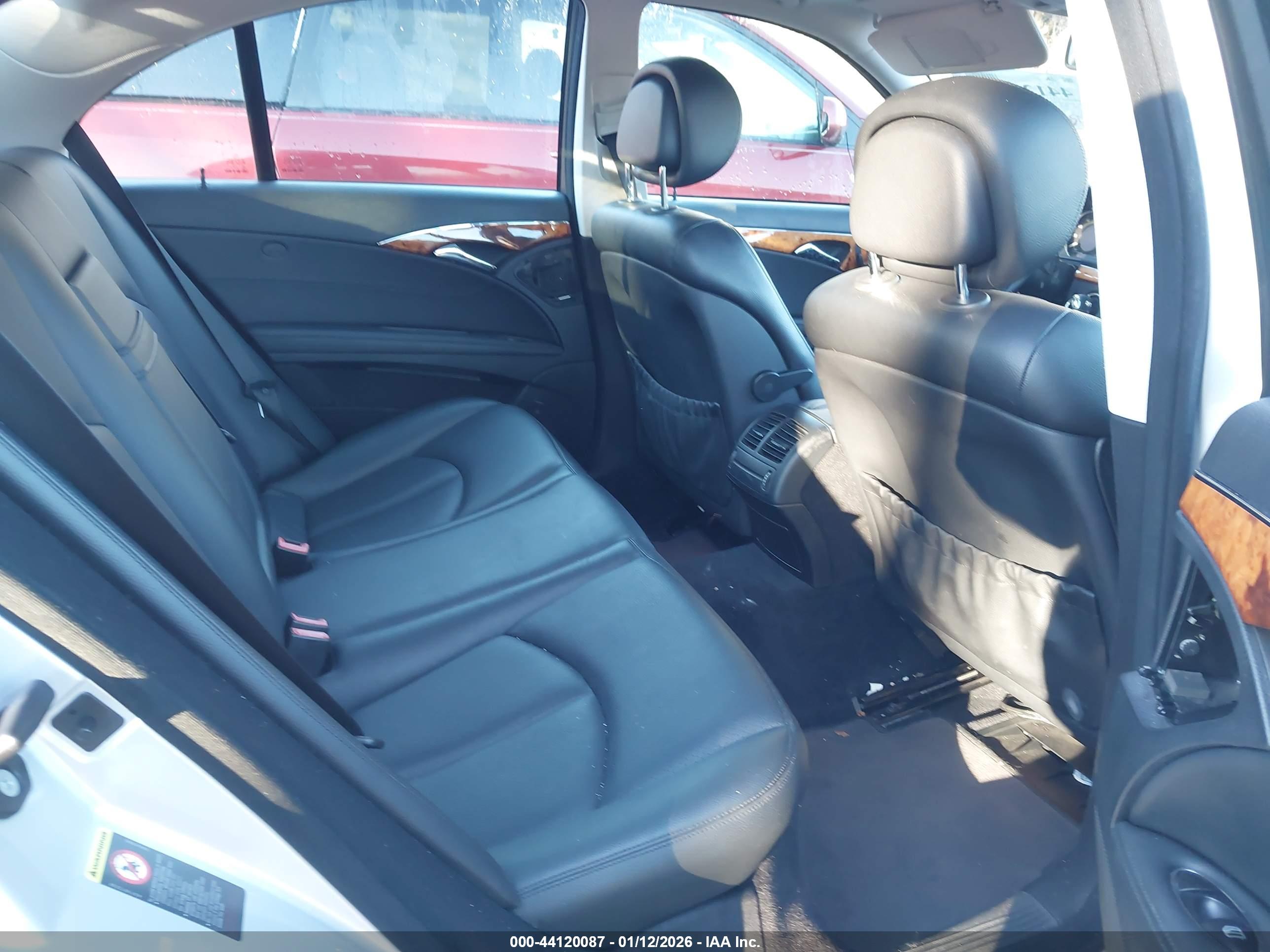 MERCEDES-BENZ E image 8