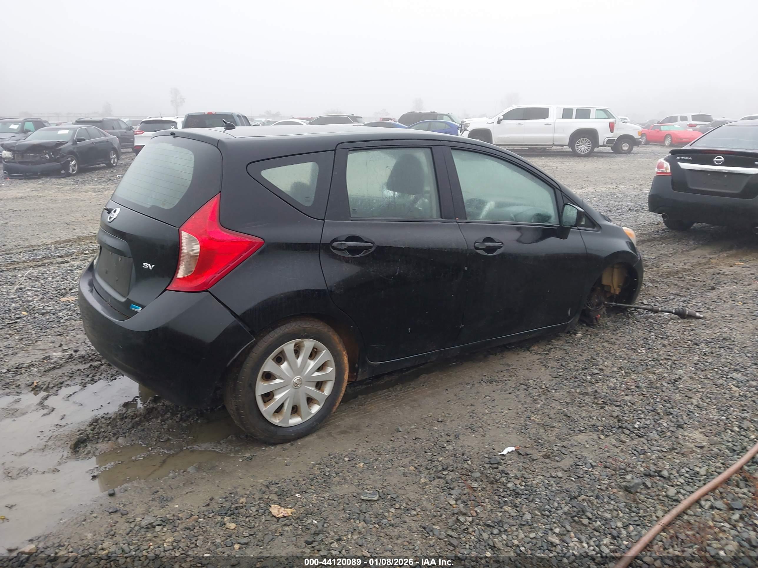 NISSAN VERSA image 4