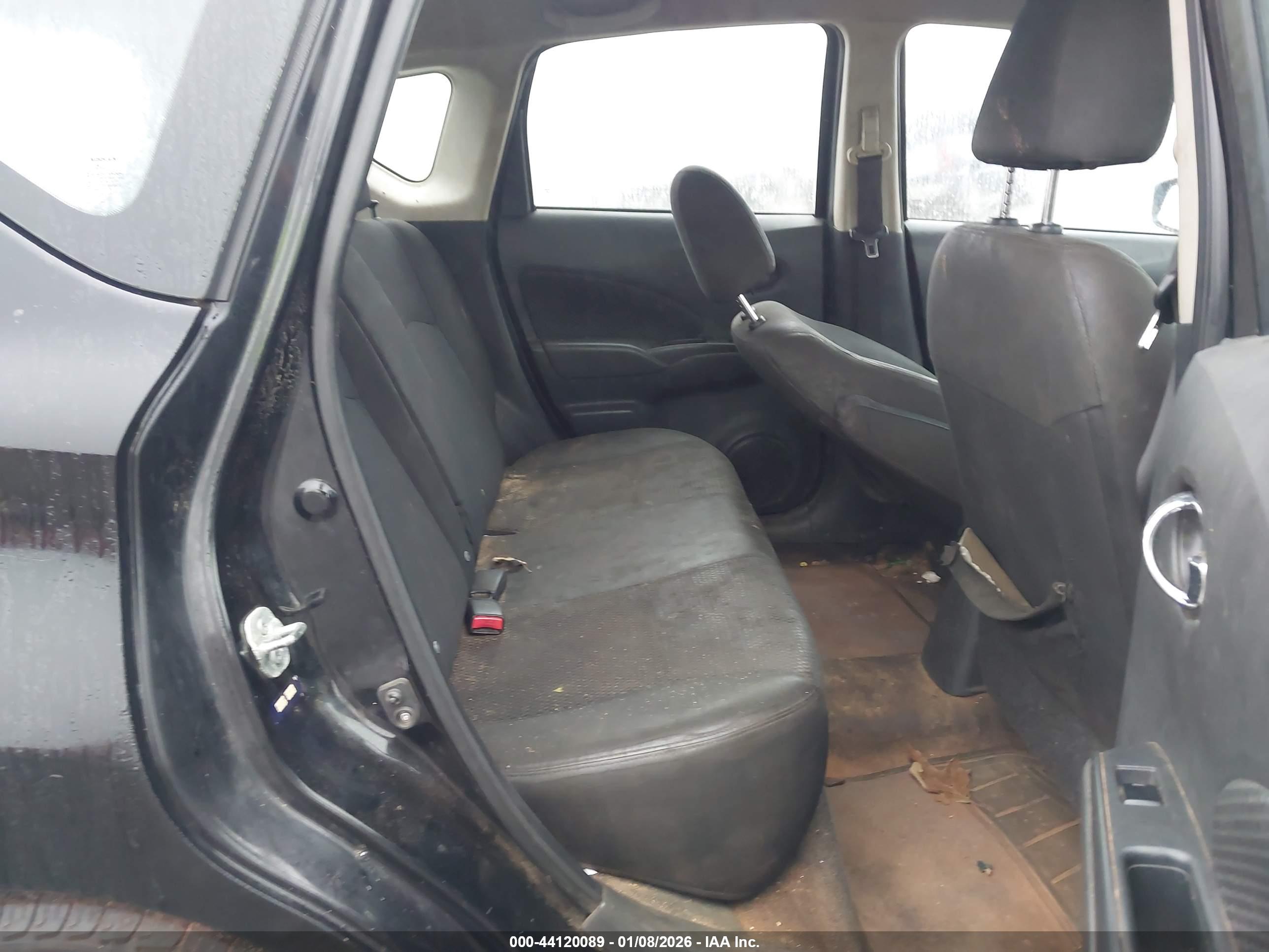 NISSAN VERSA image 8