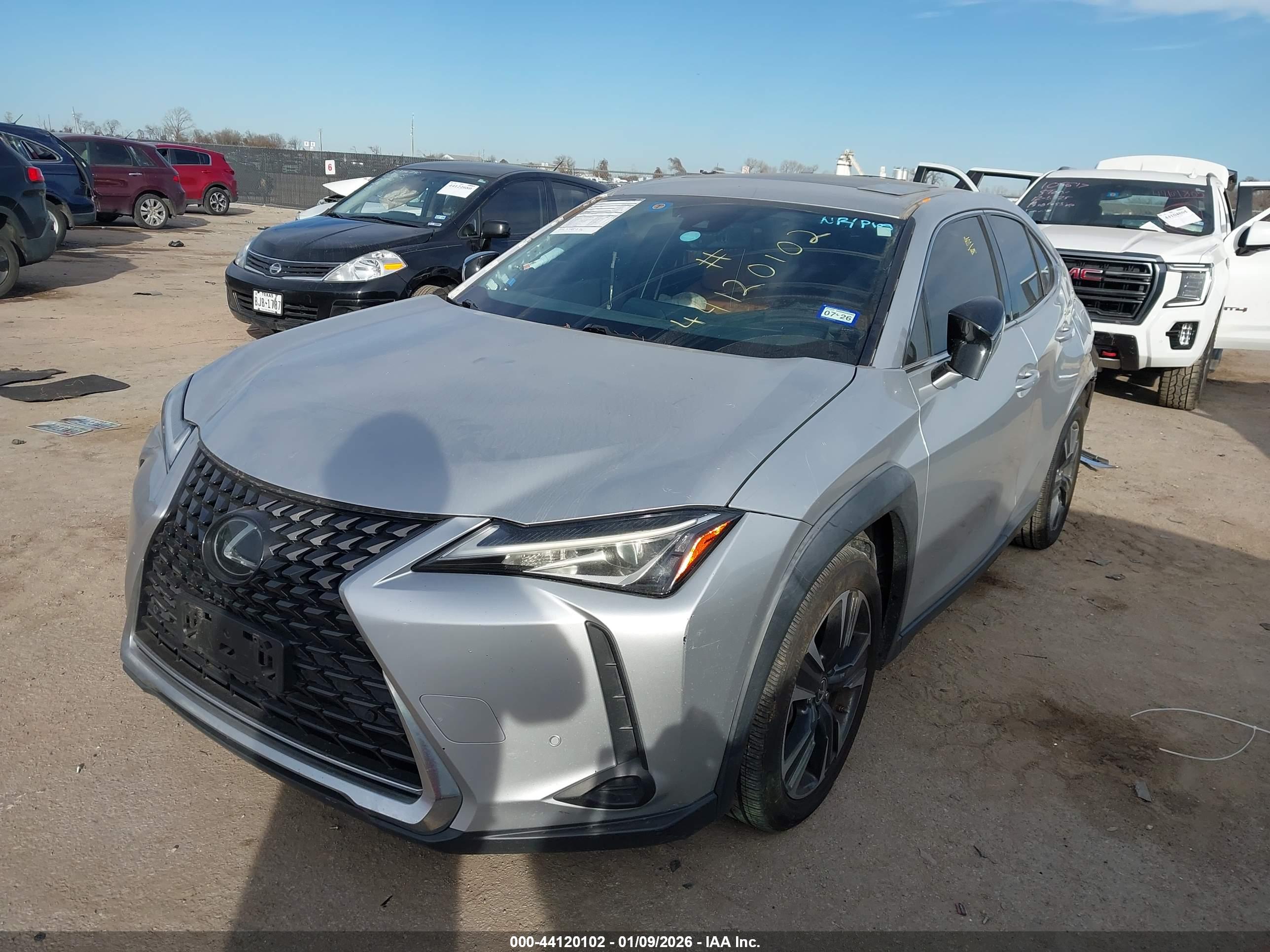 LEXUS UX image 2