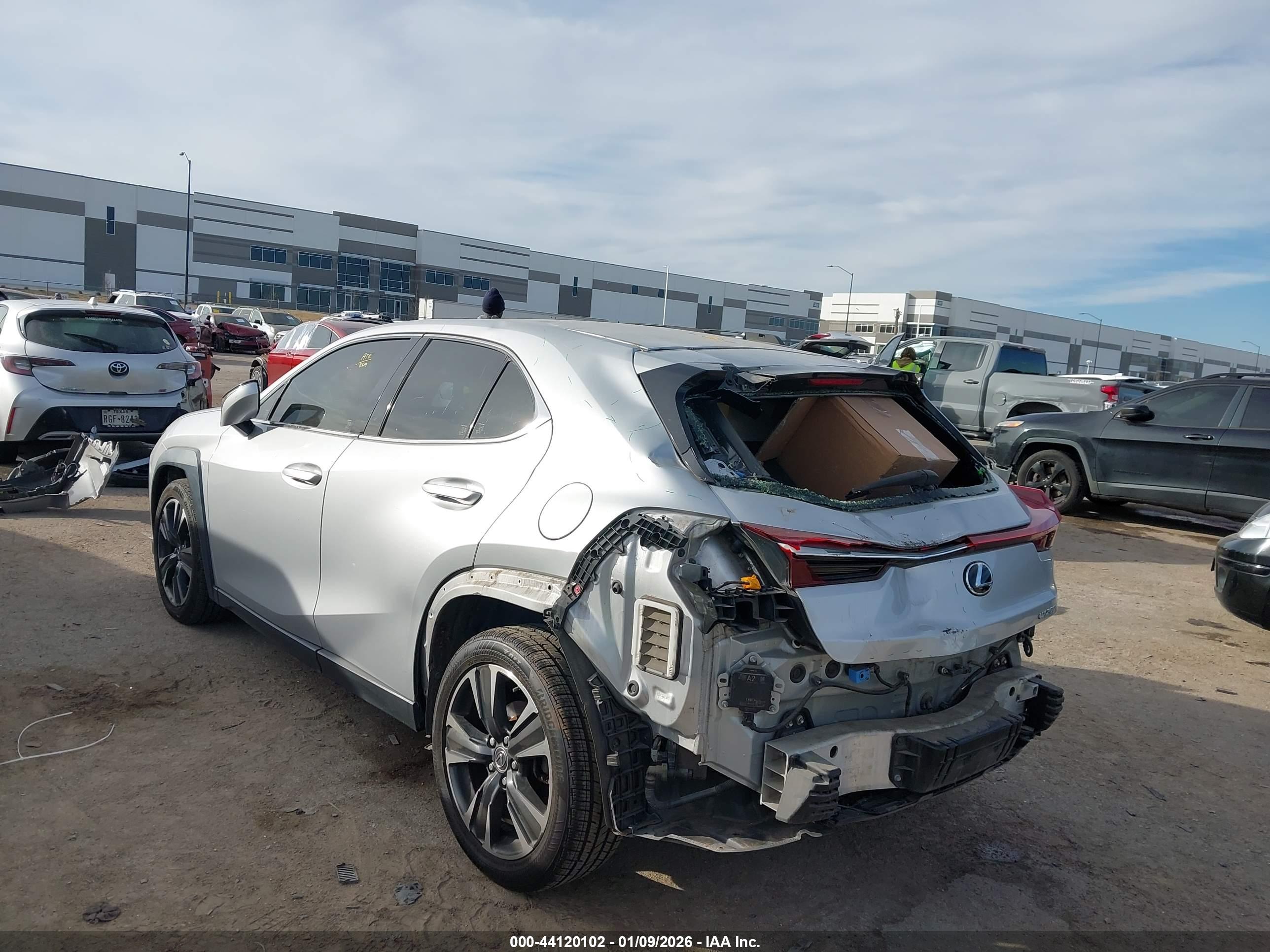 LEXUS UX image 3