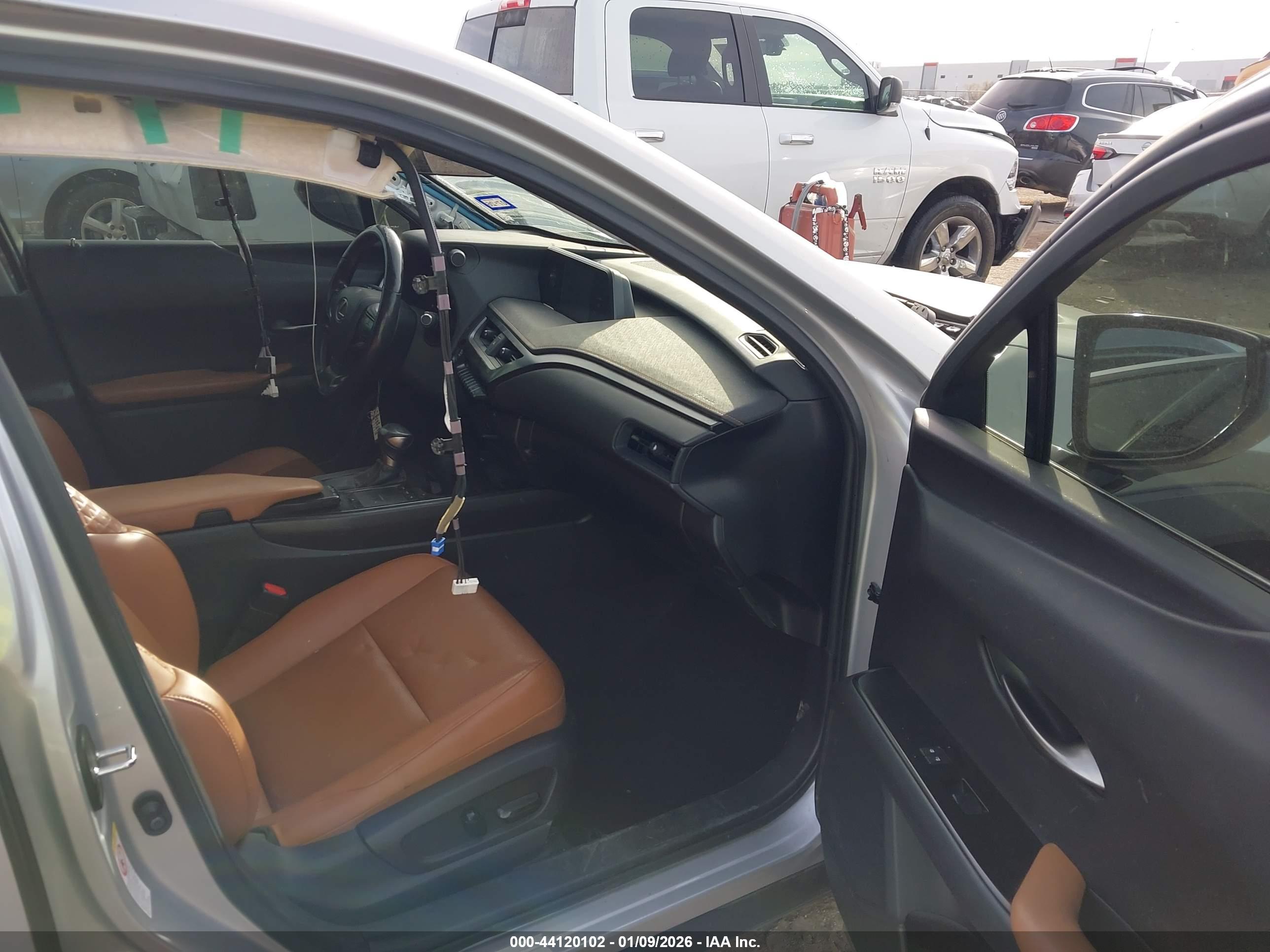 LEXUS UX image 5