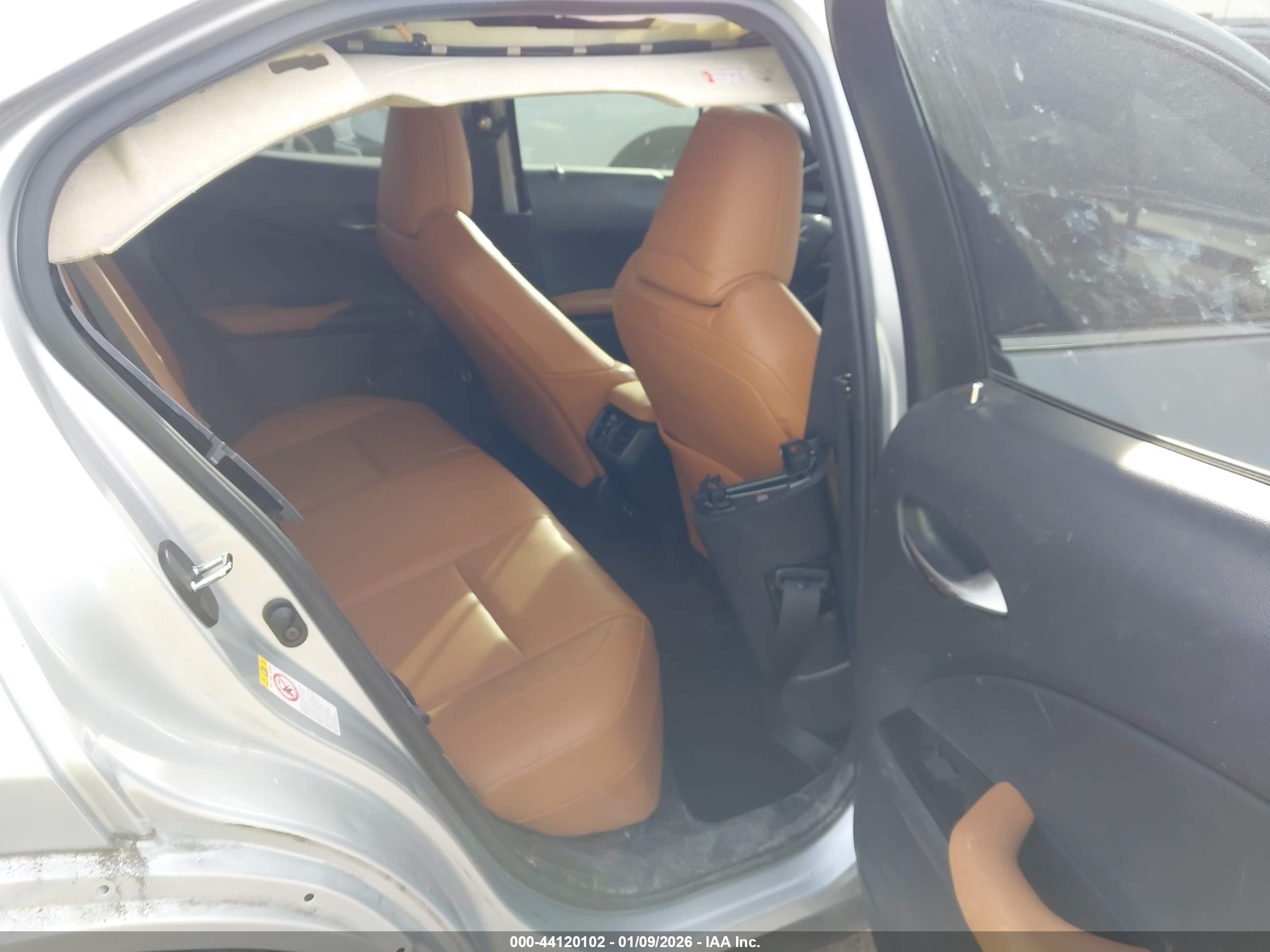 LEXUS UX image 8