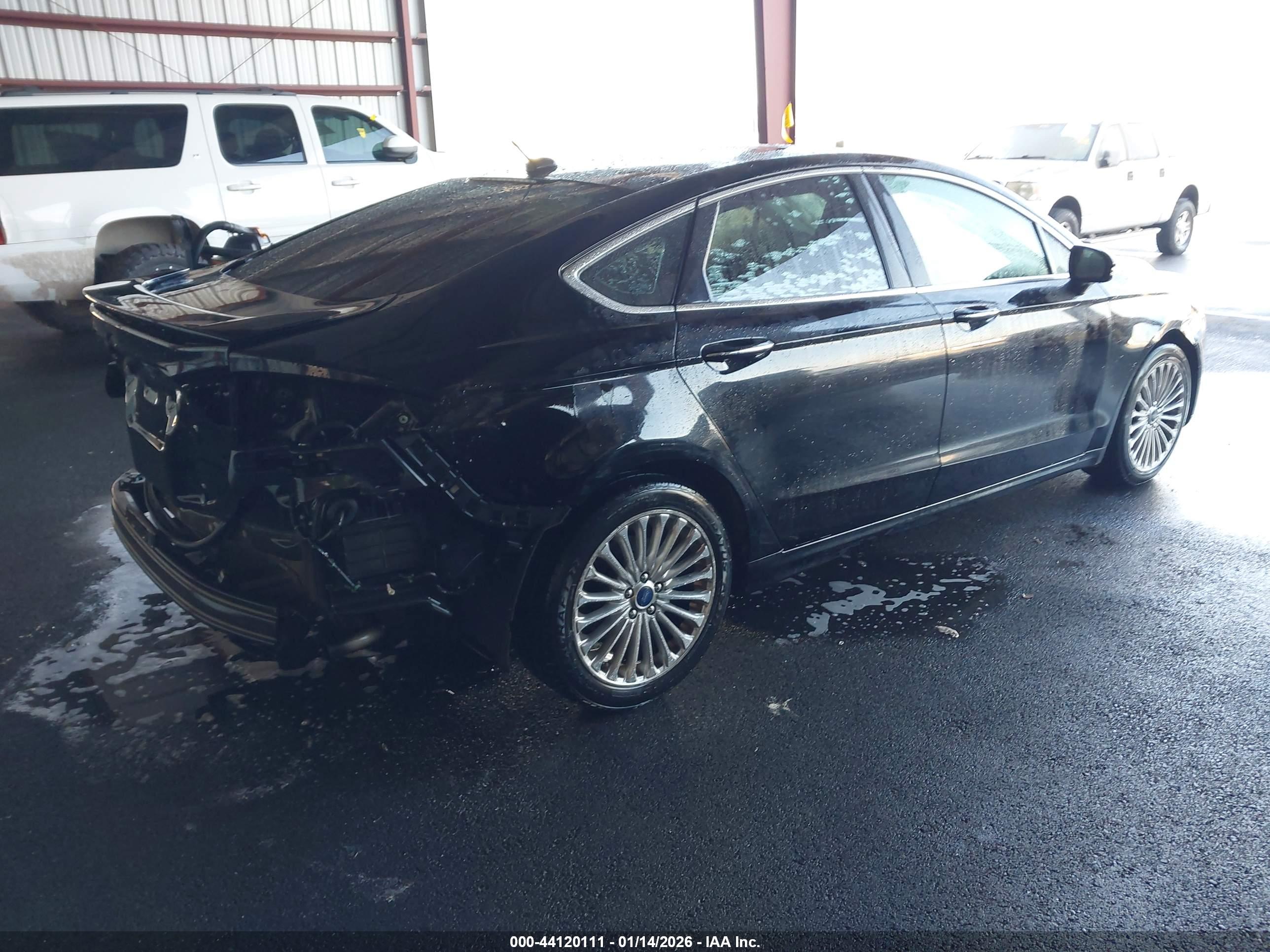 FORD FUSION image 4