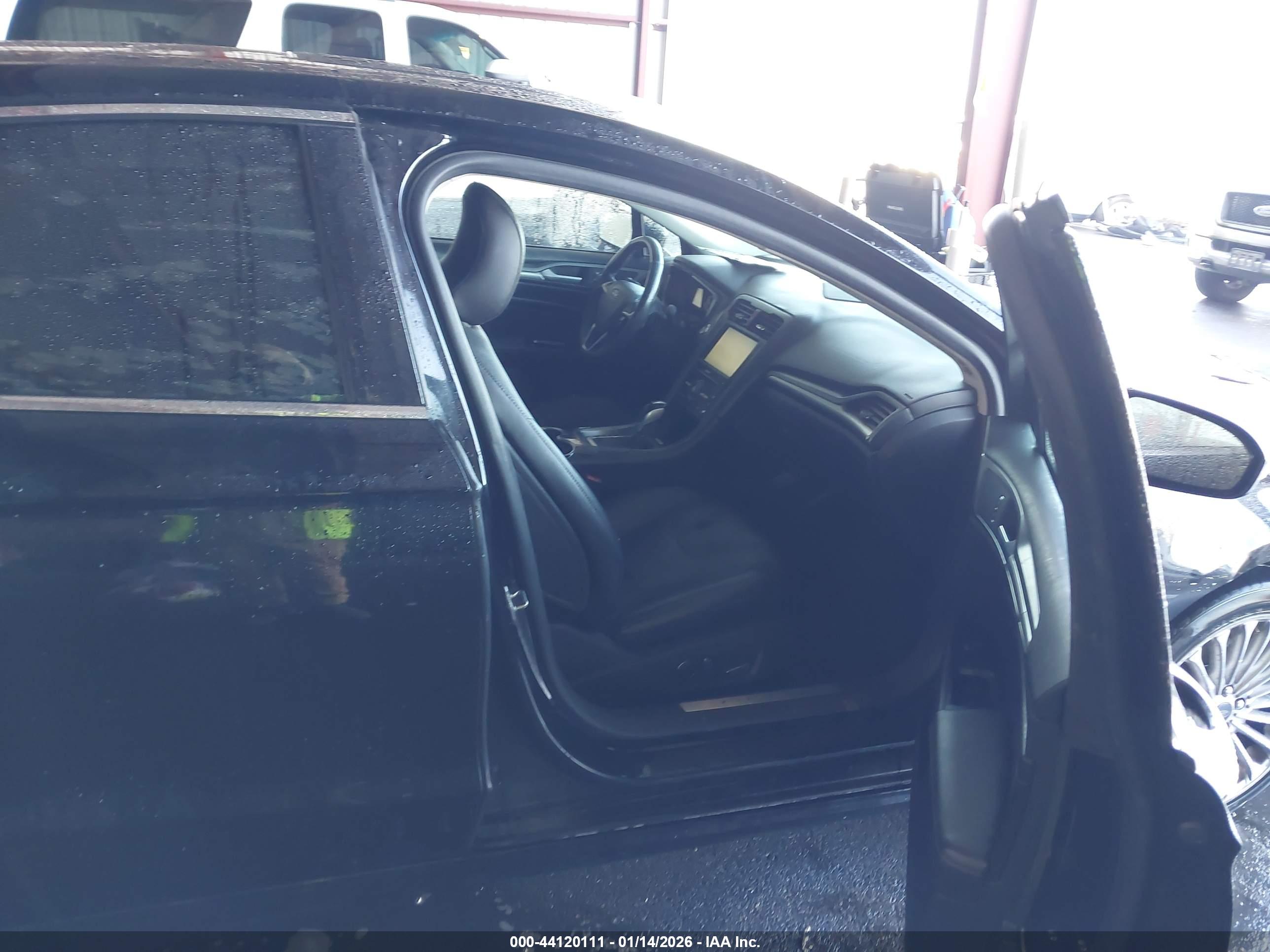 FORD FUSION image 5