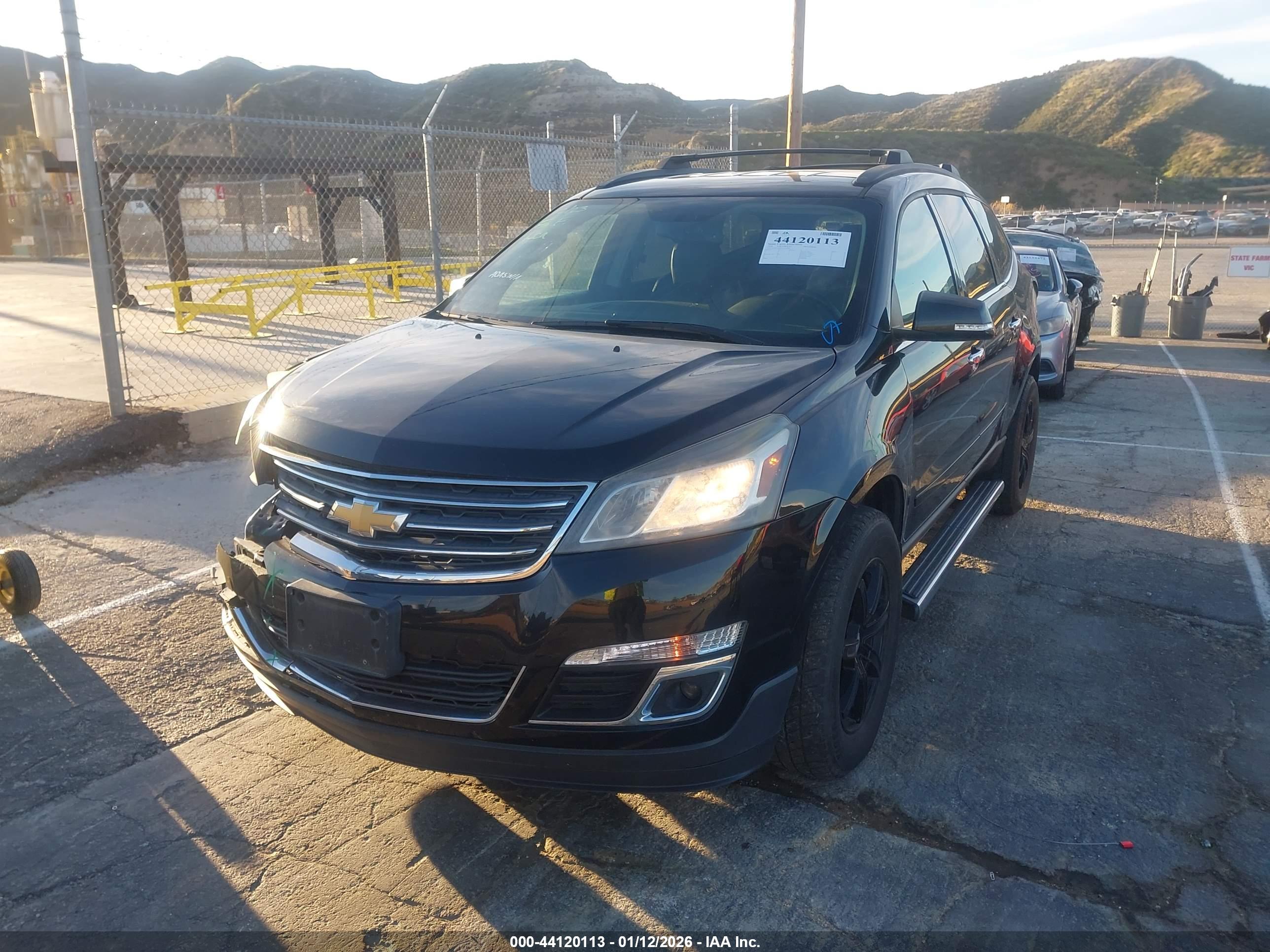 CHEVROLET TRAVERSE image 2