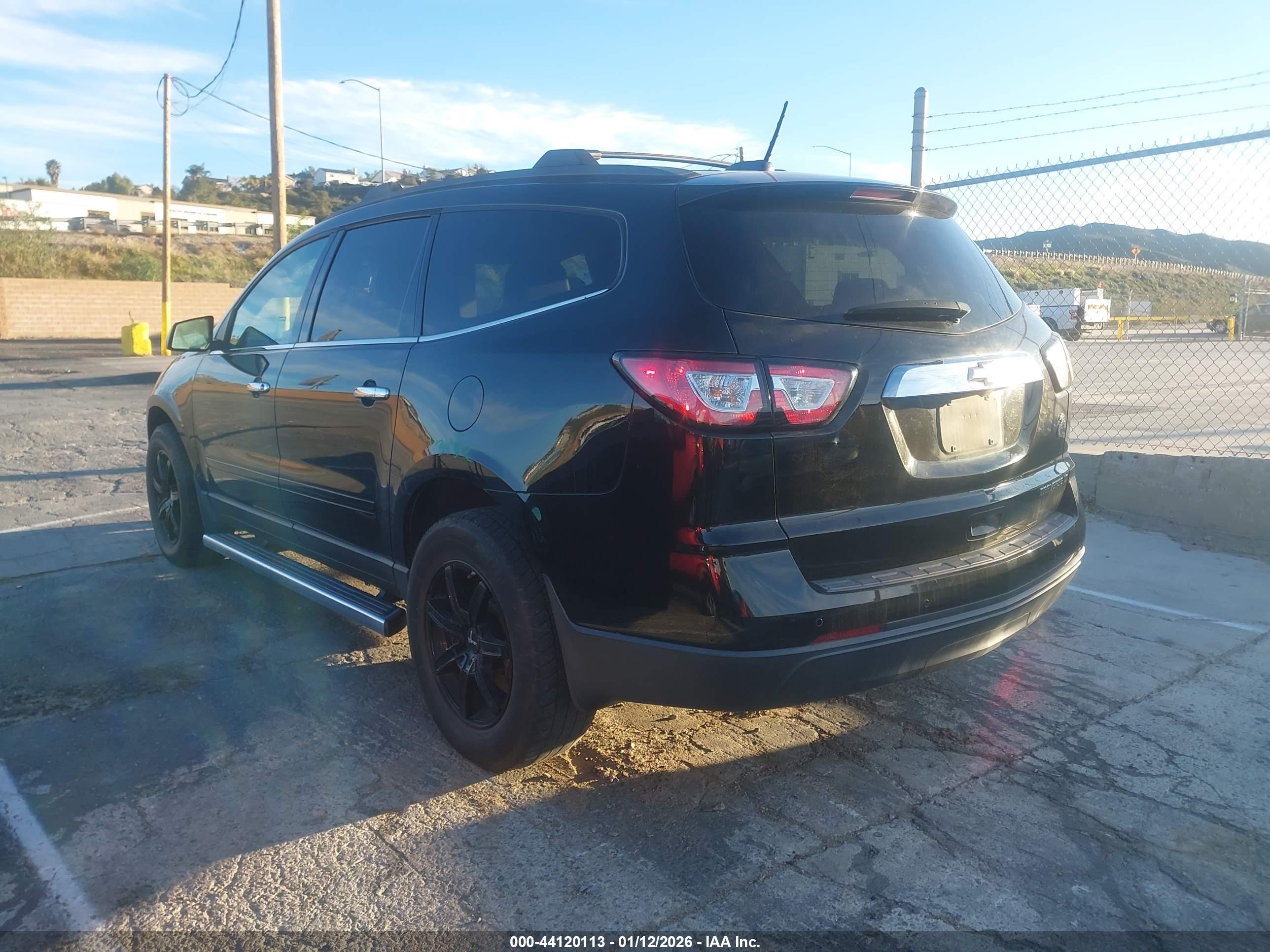 CHEVROLET TRAVERSE image 3