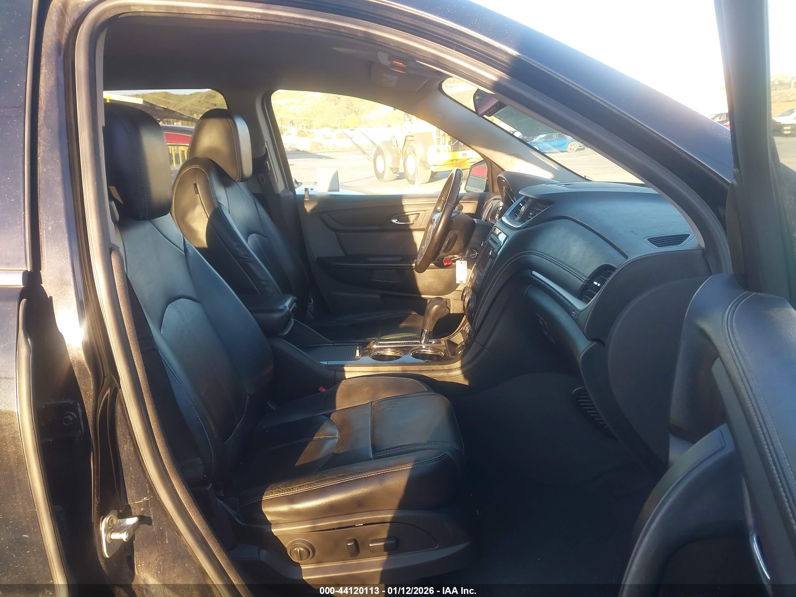 CHEVROLET TRAVERSE image 5