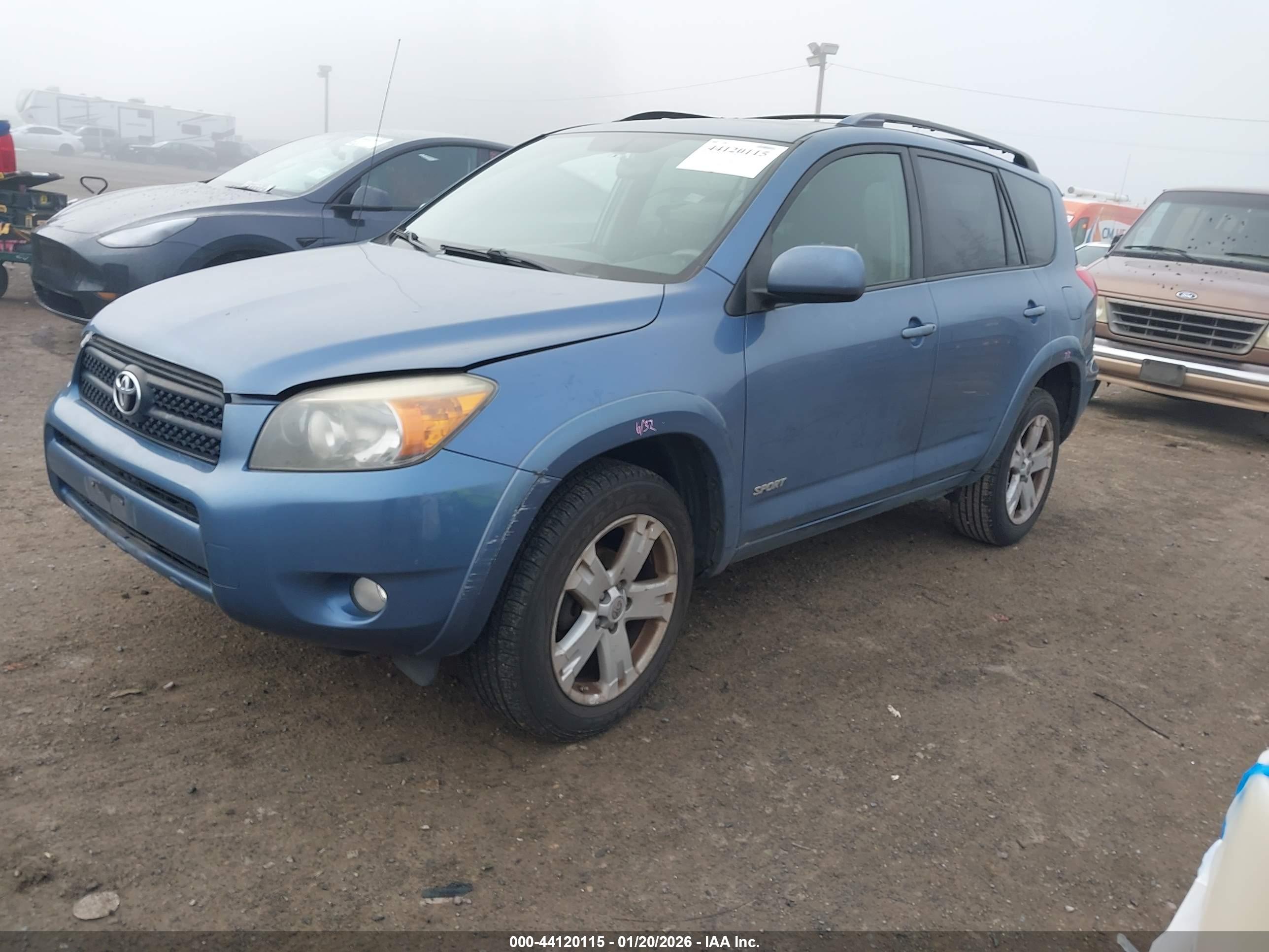 TOYOTA RAV4 image 2