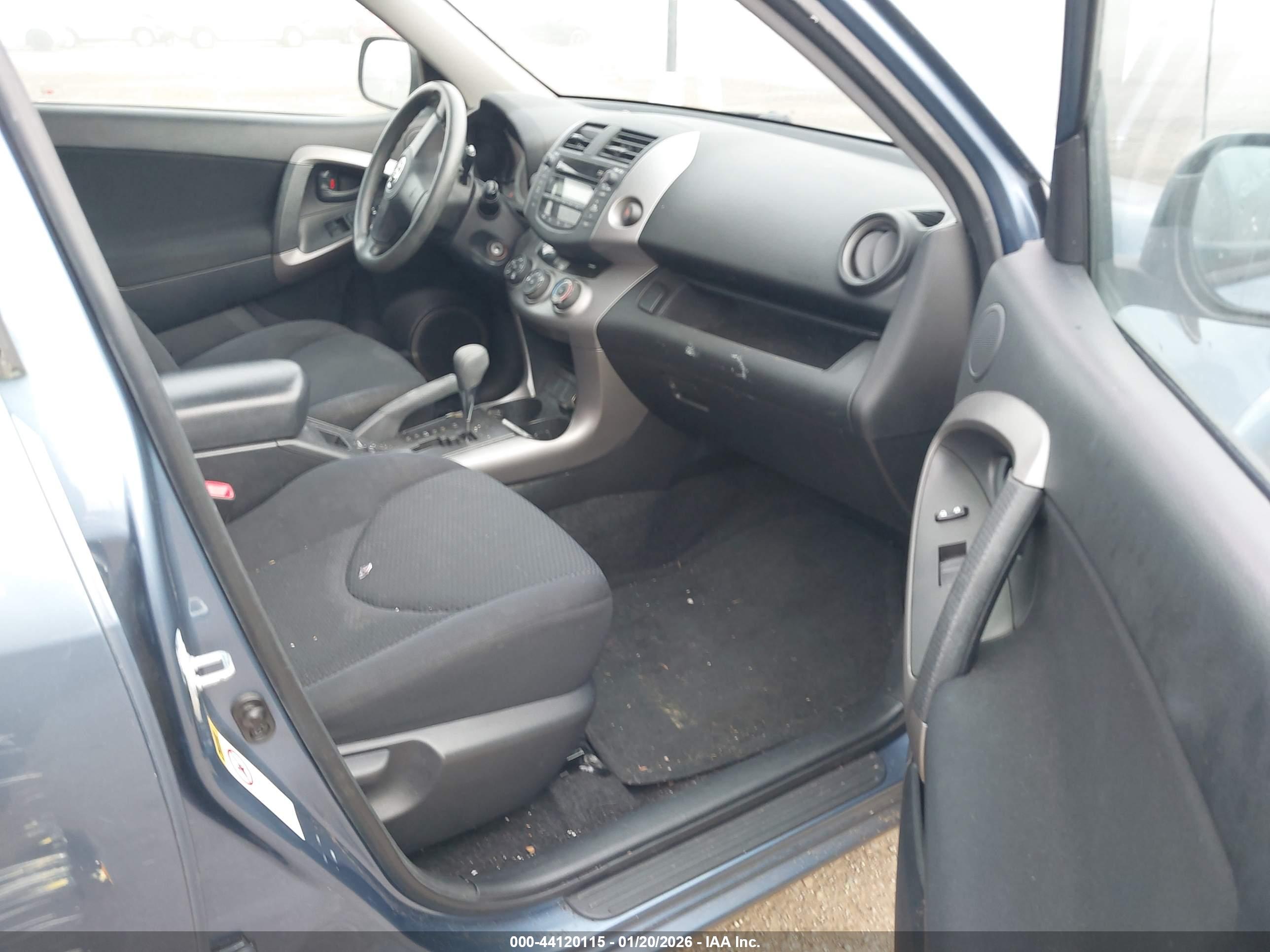 TOYOTA RAV4 image 5