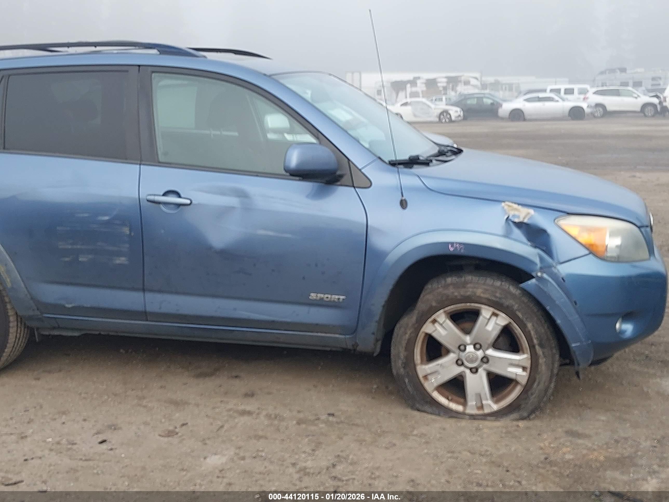 TOYOTA RAV4 image 6