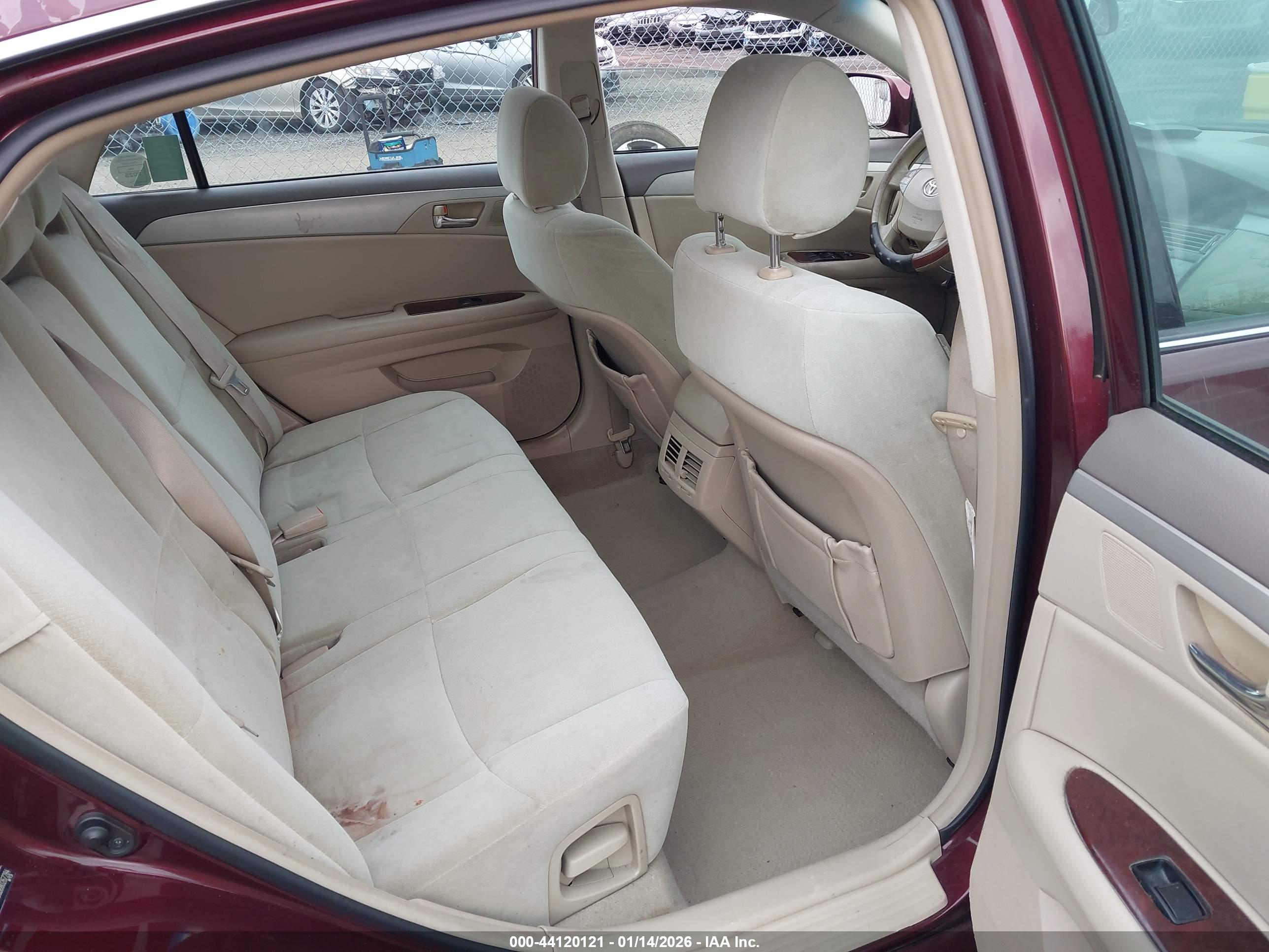 TOYOTA AVALON image 8