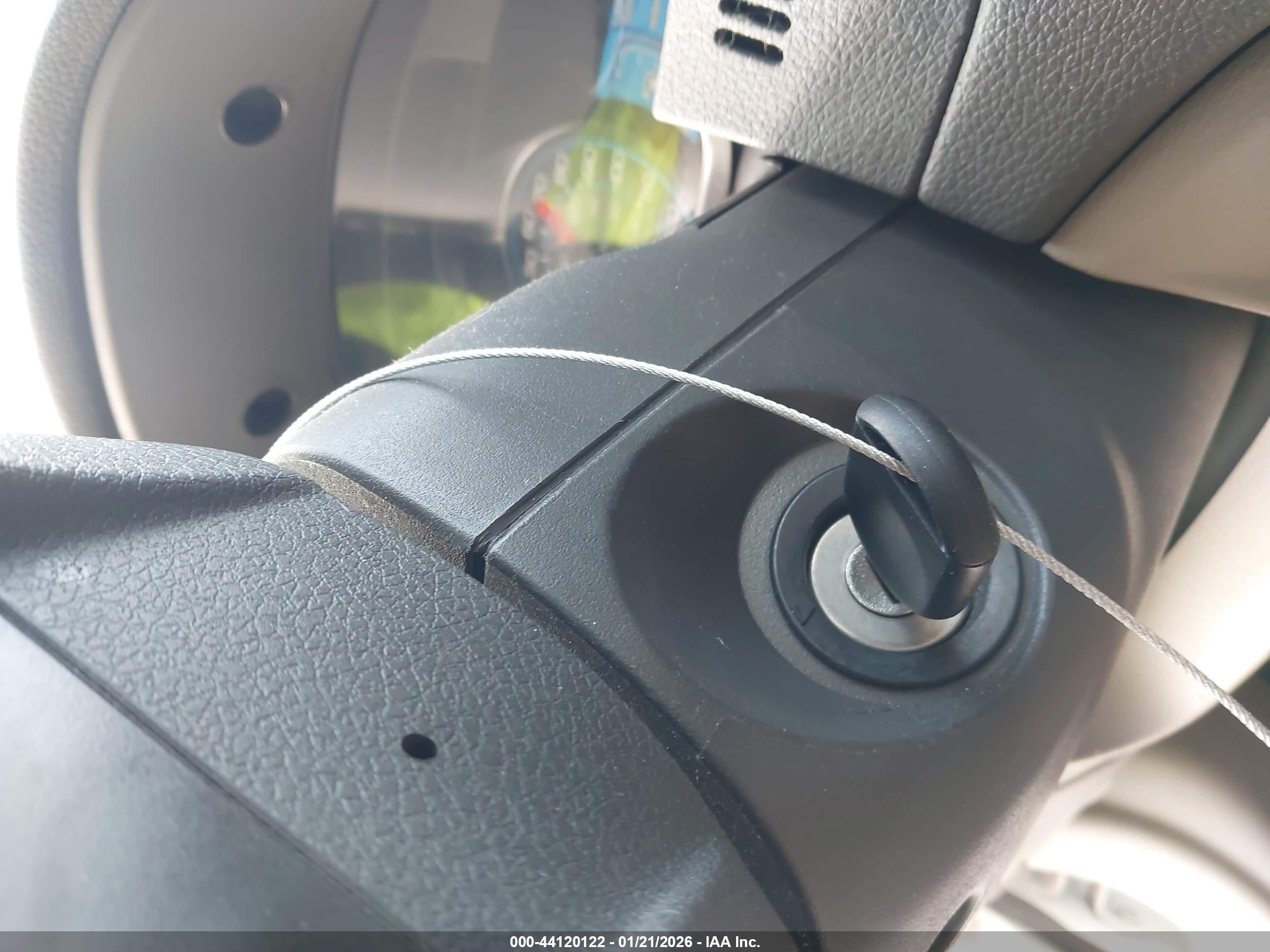 FORD FUSION image 11