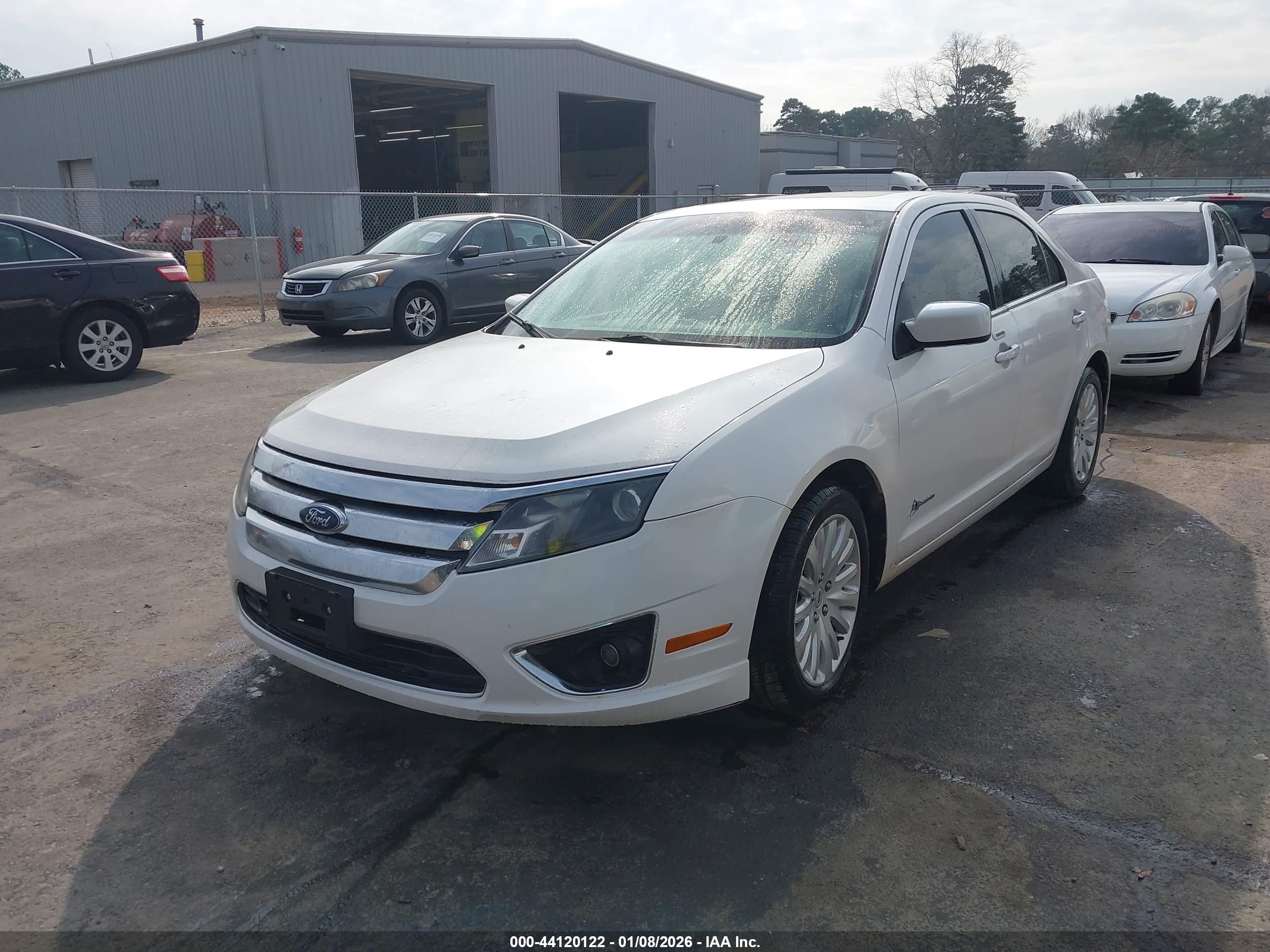 FORD FUSION image 2