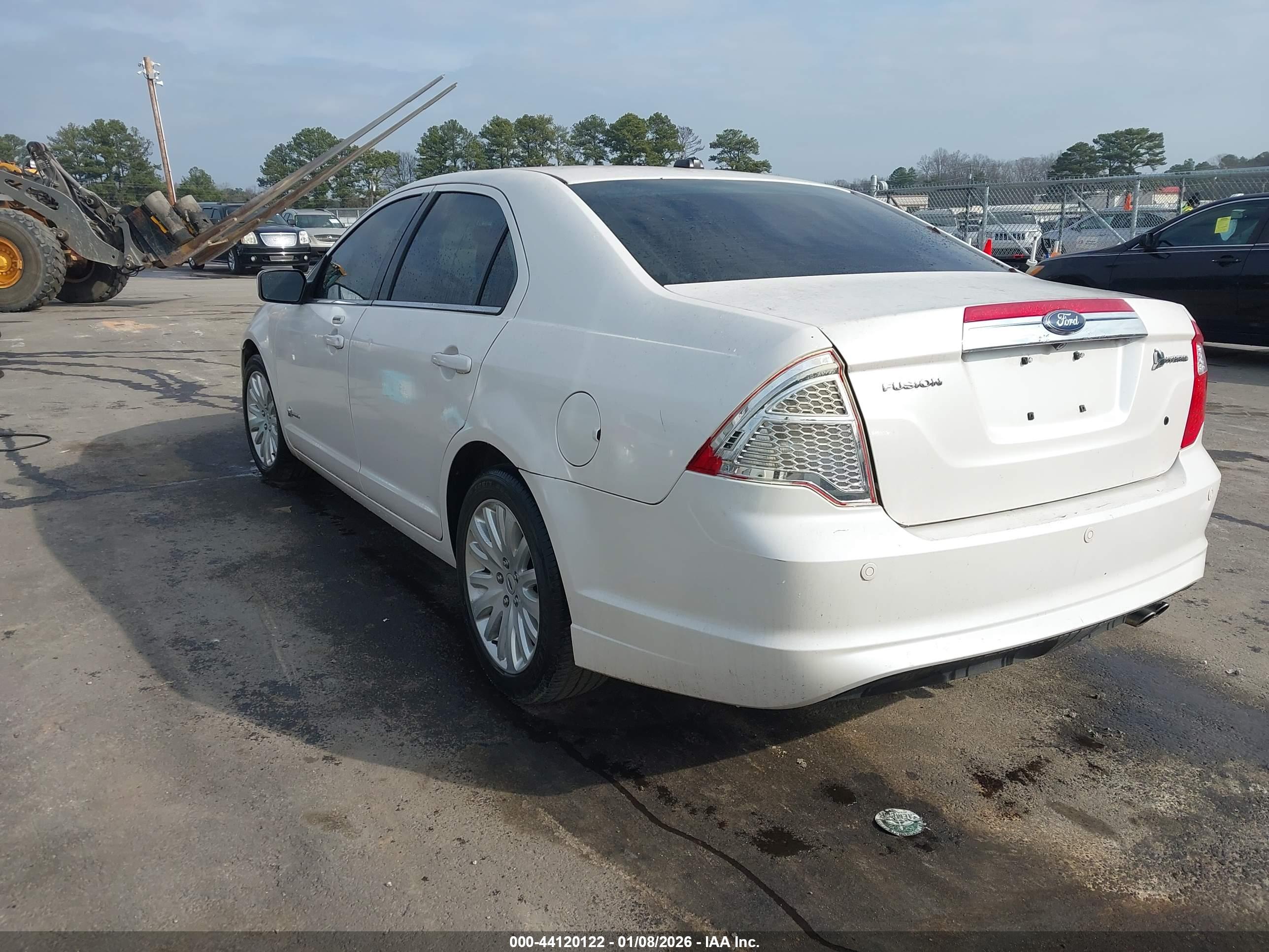 FORD FUSION image 3