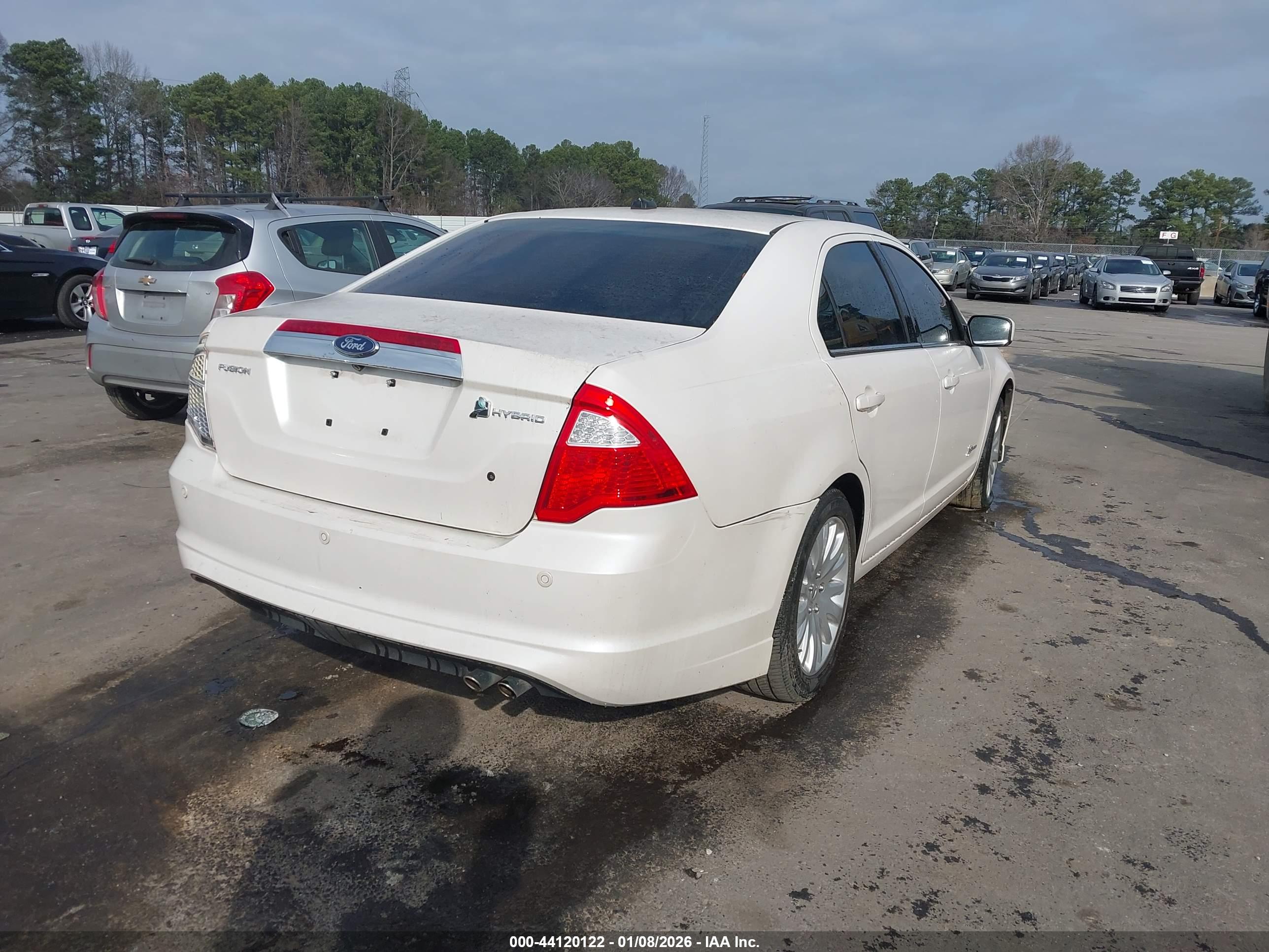 FORD FUSION image 4
