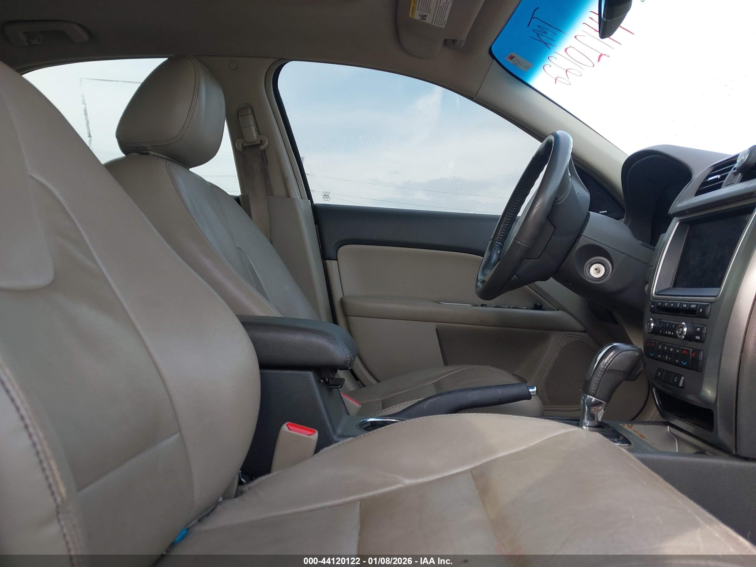 FORD FUSION image 5
