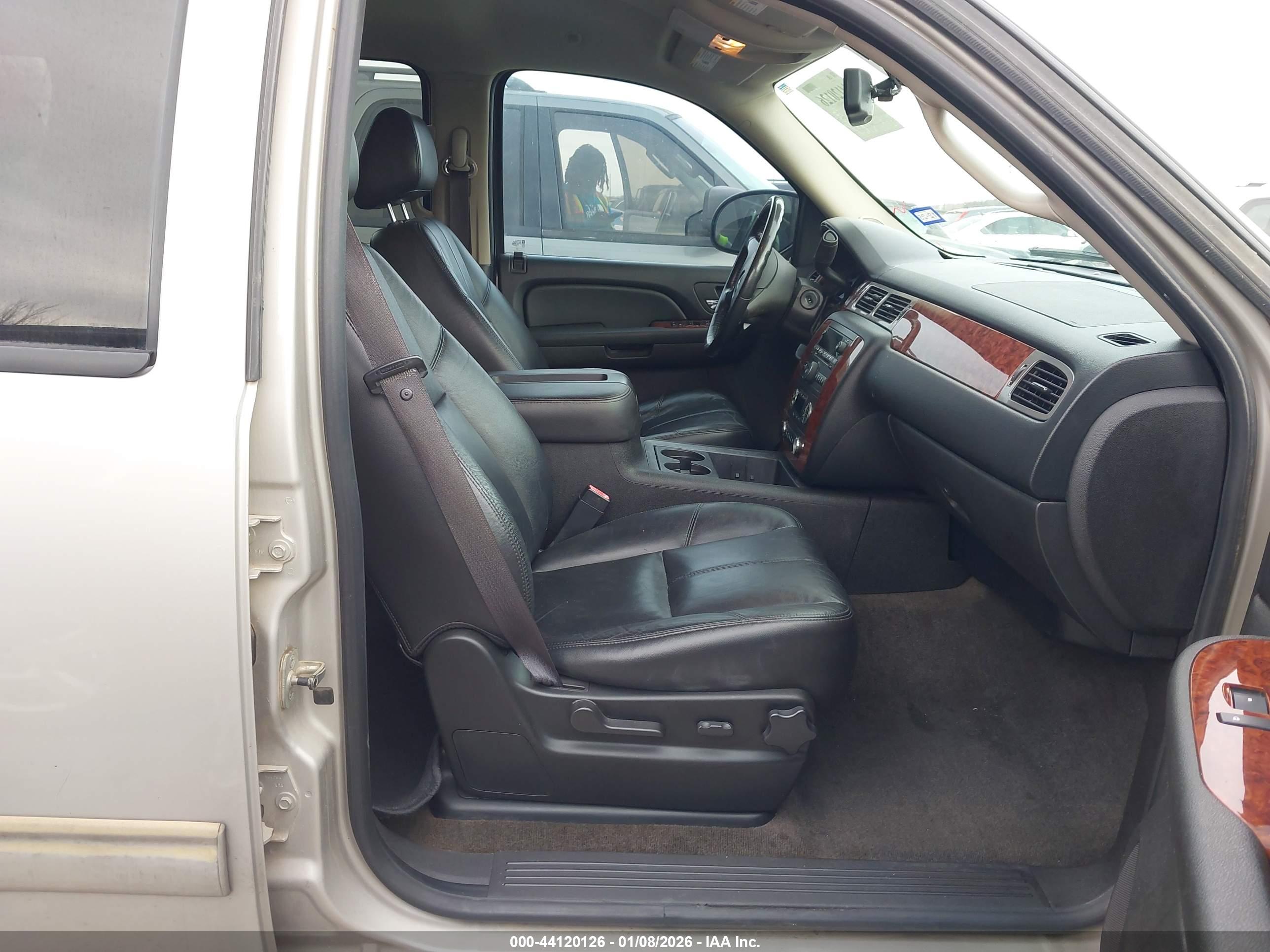 CHEVROLET TAHOE image 5