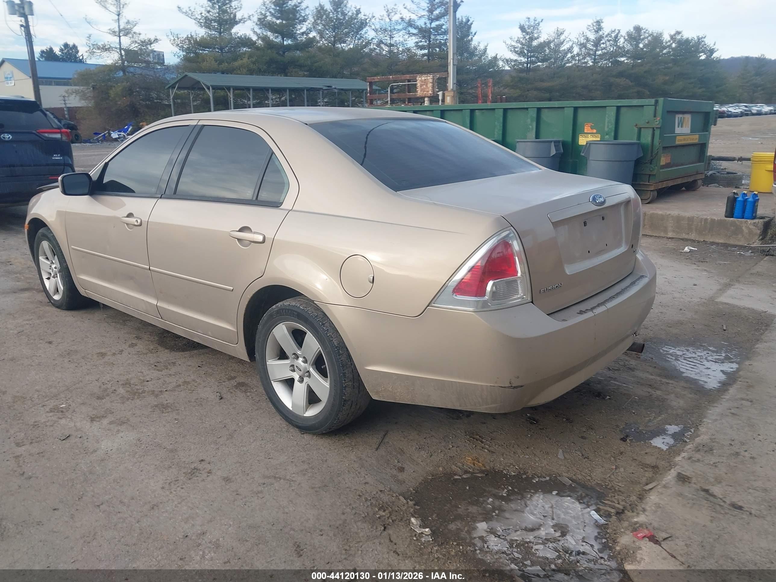 FORD FUSION image 3