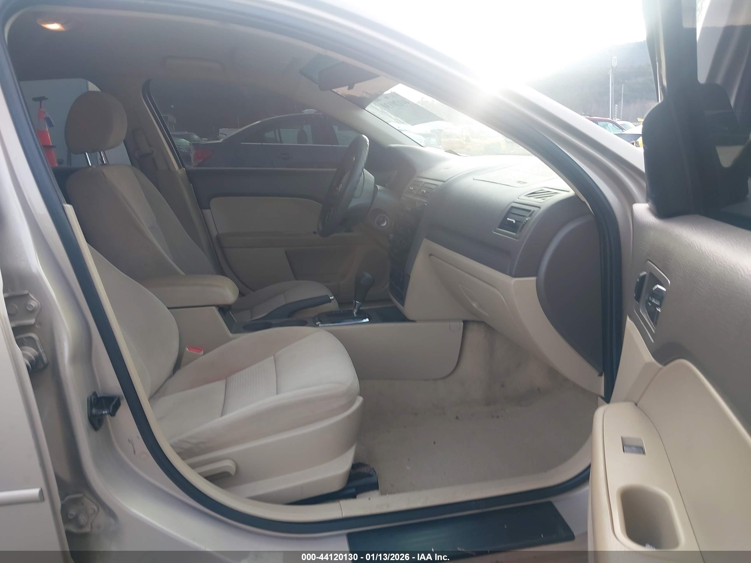 FORD FUSION image 5