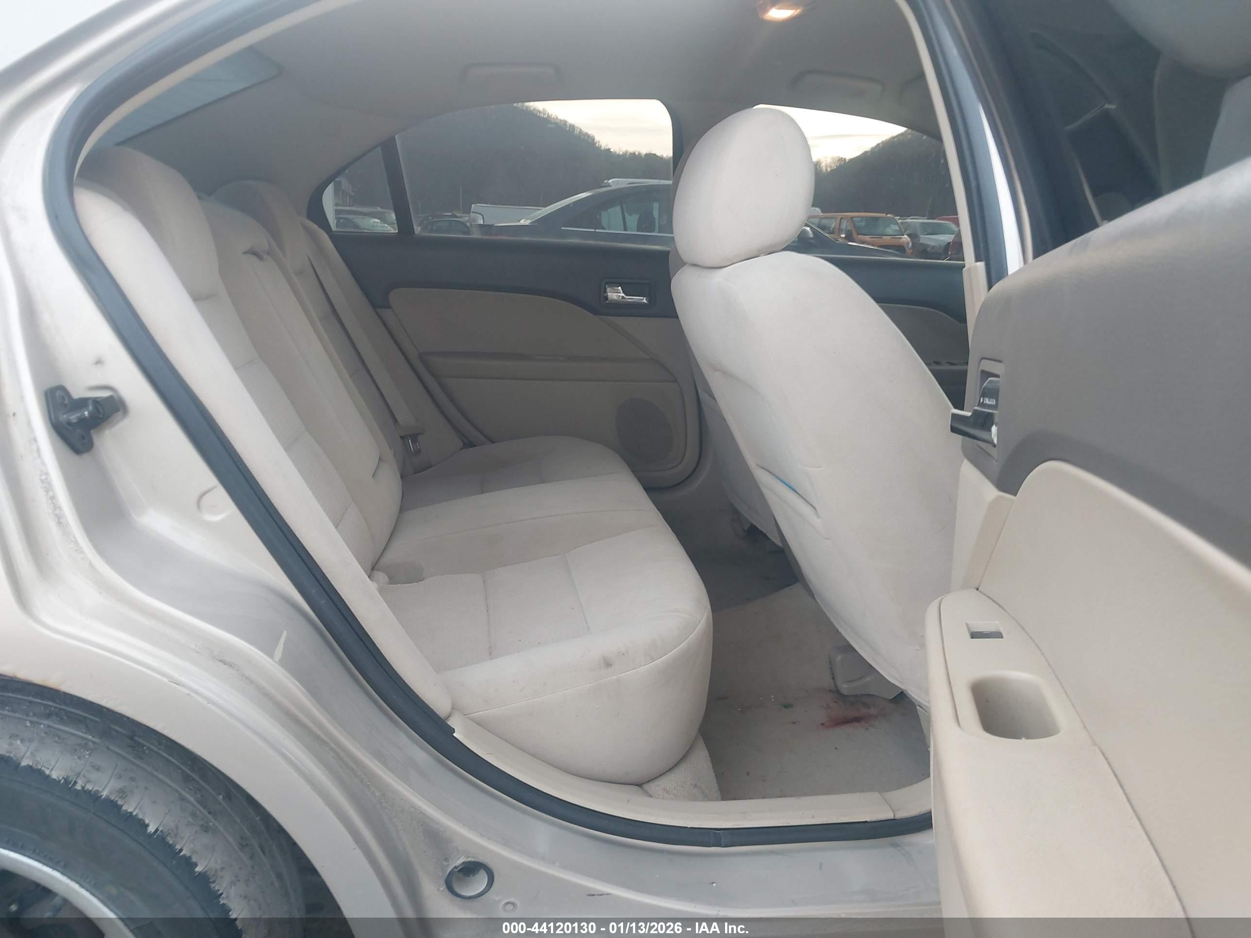 FORD FUSION image 8
