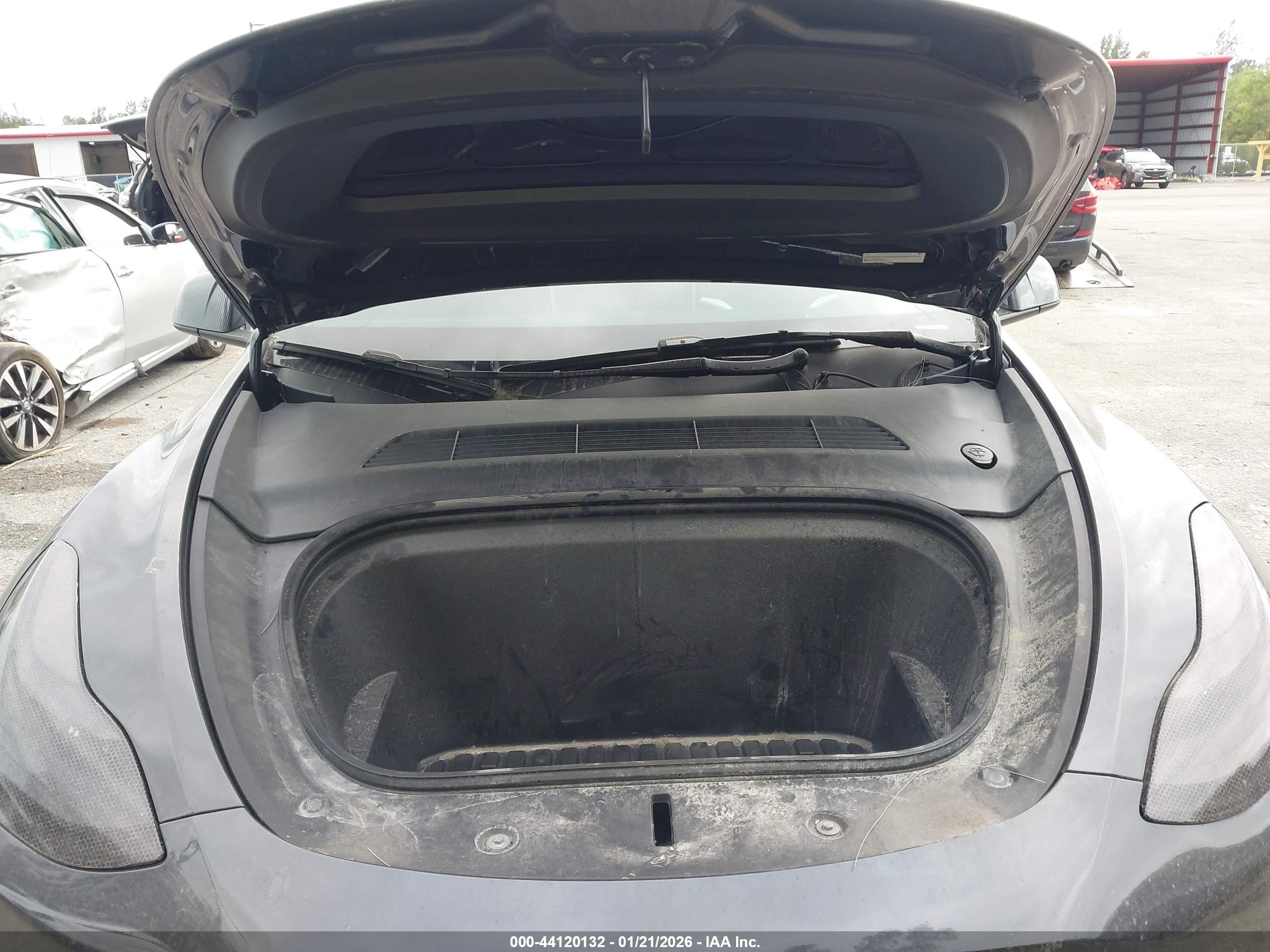 TESLA MODEL image 10