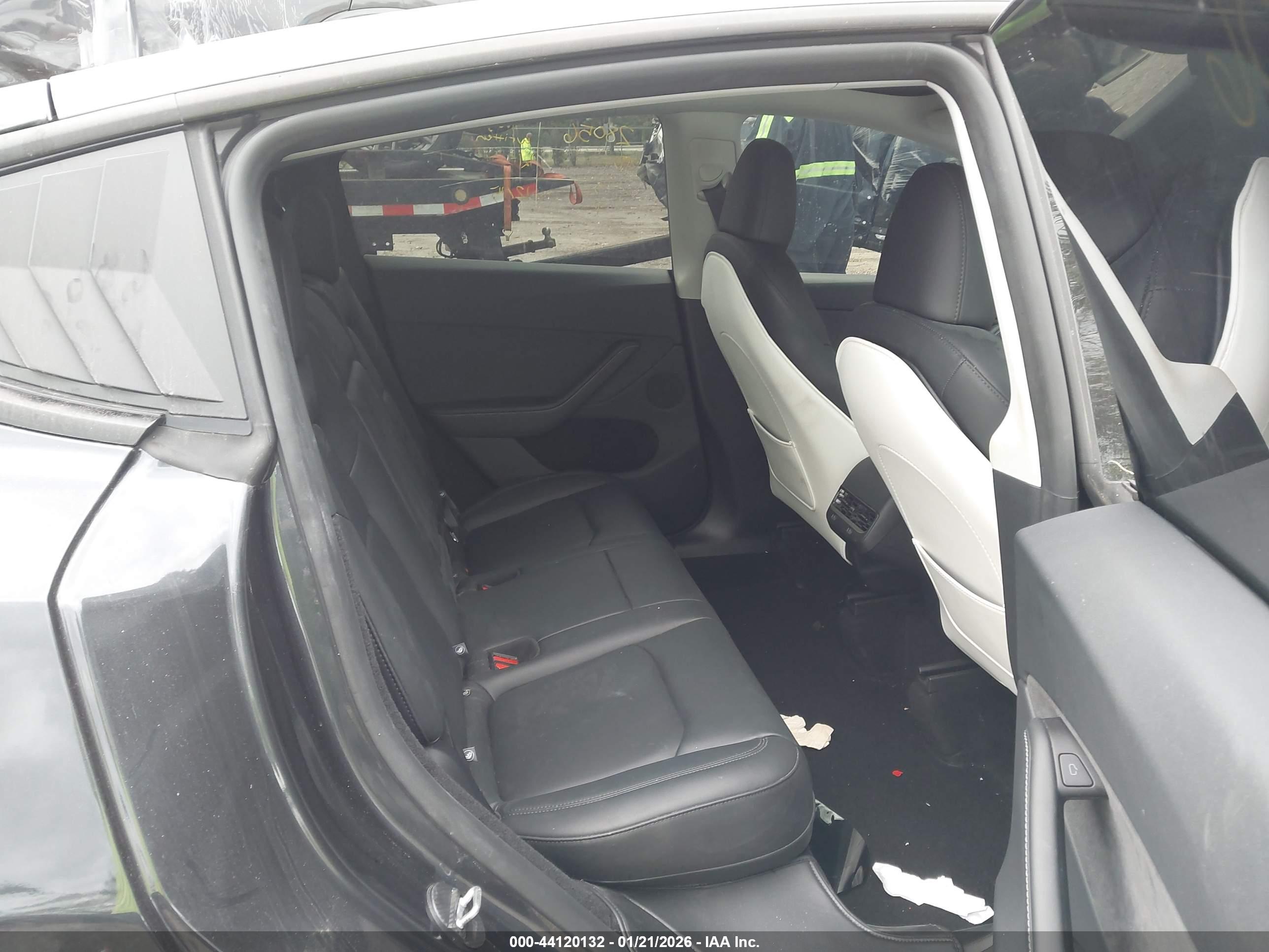TESLA MODEL image 8