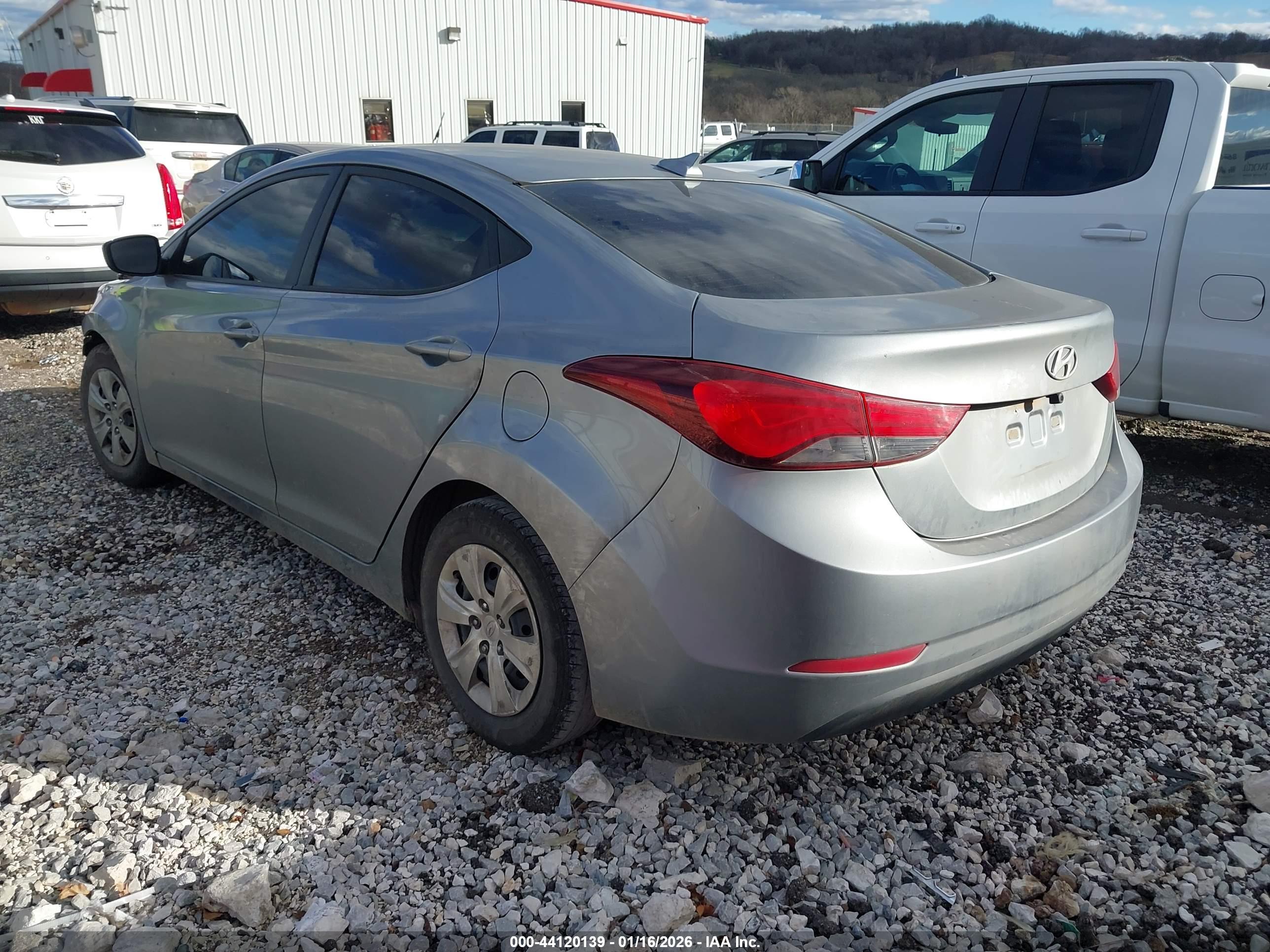 HYUNDAI ELANTRA image 3