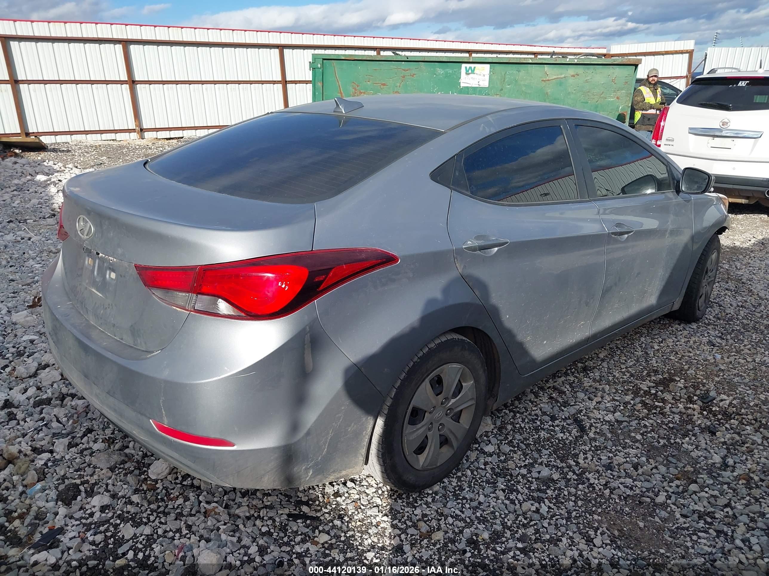HYUNDAI ELANTRA image 4