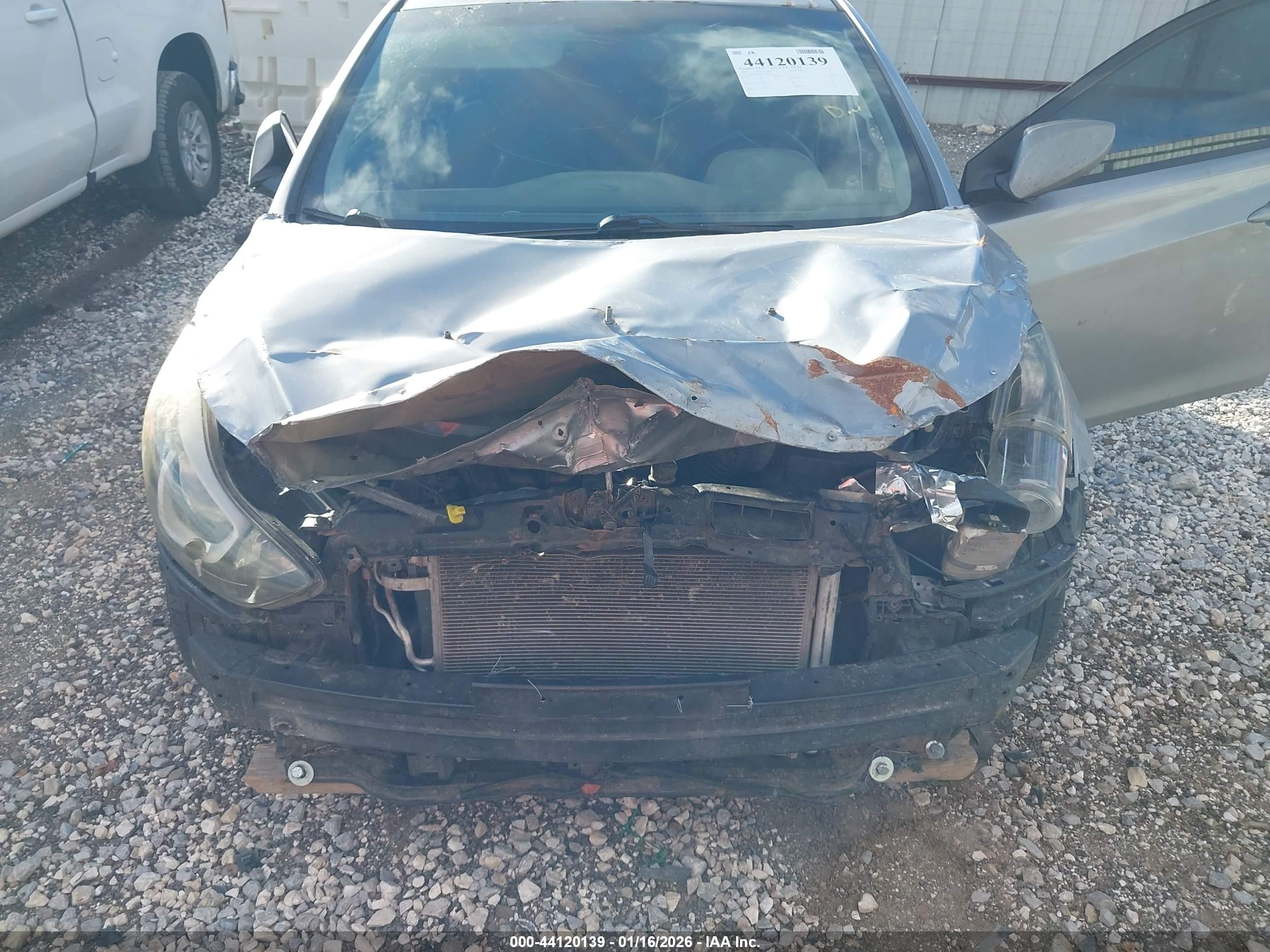 HYUNDAI ELANTRA image 6