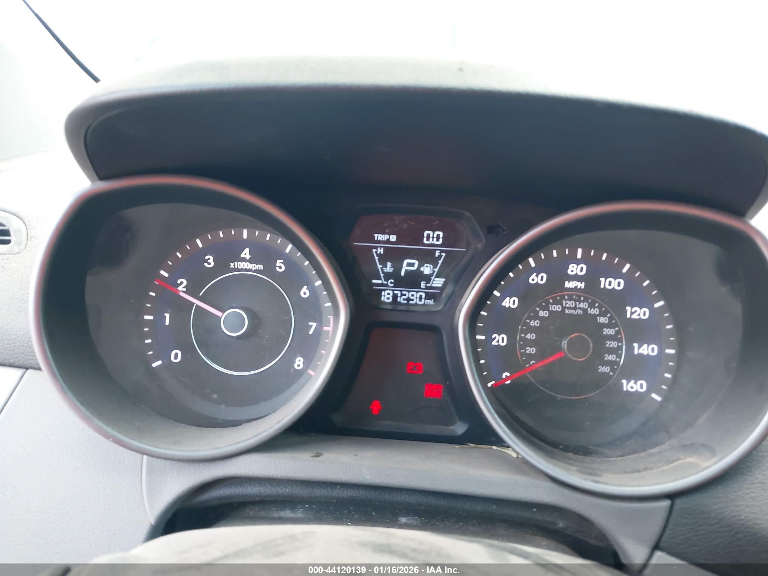 HYUNDAI ELANTRA image 7