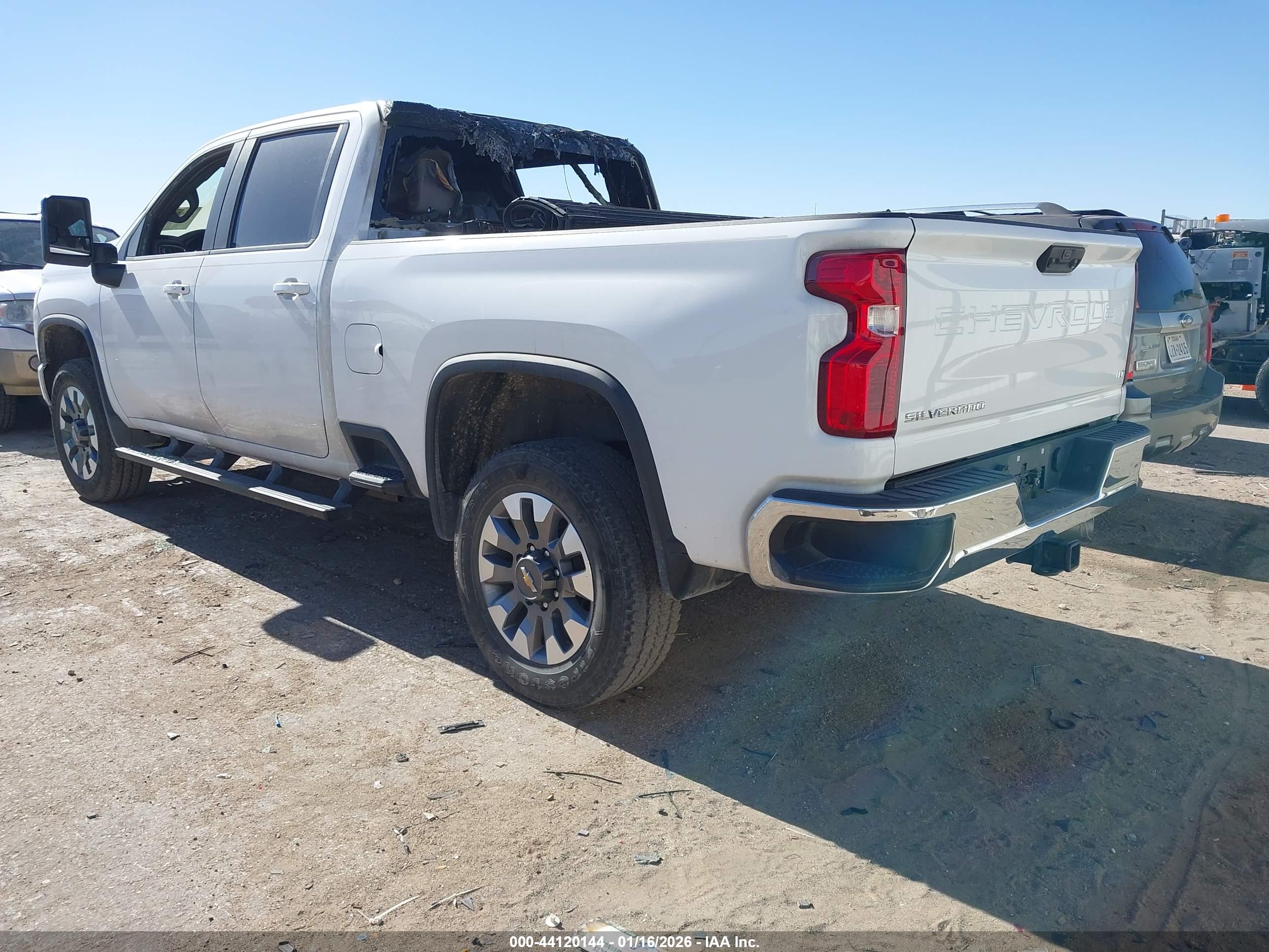 CHEVROLET SILVERADO image 3