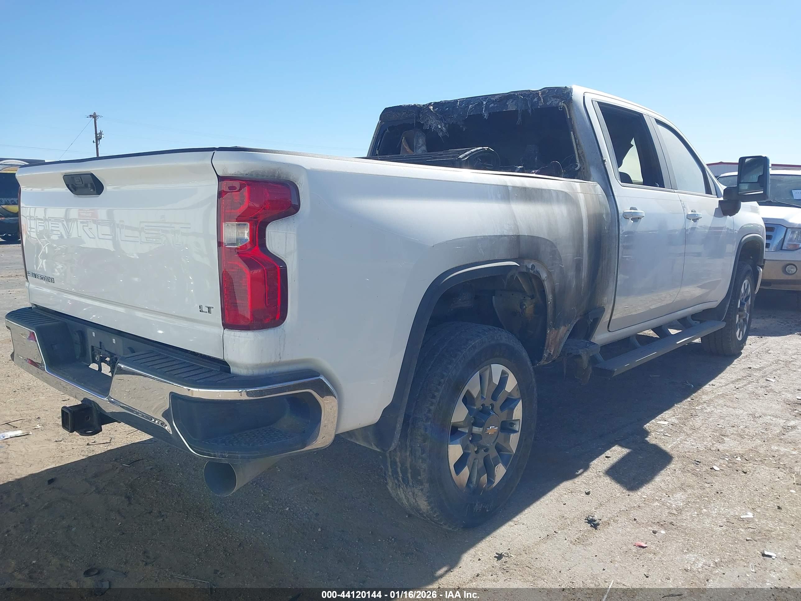 CHEVROLET SILVERADO image 4