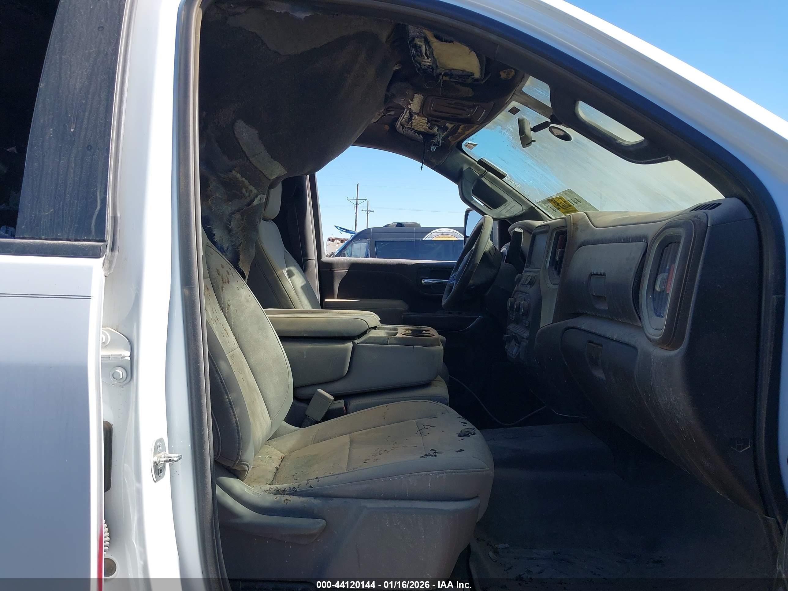 CHEVROLET SILVERADO image 5