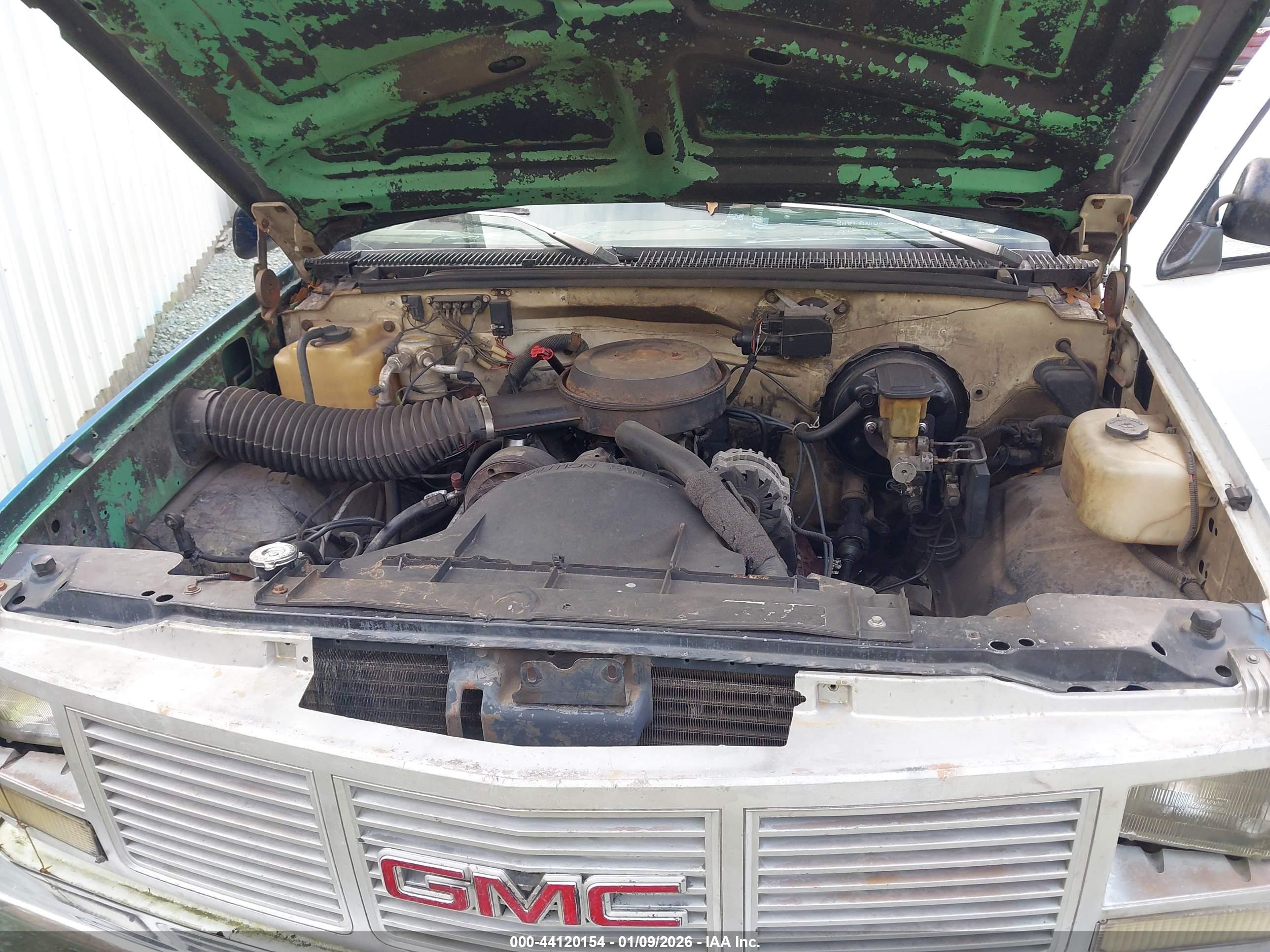 CHEVROLET GMT-400 image 10