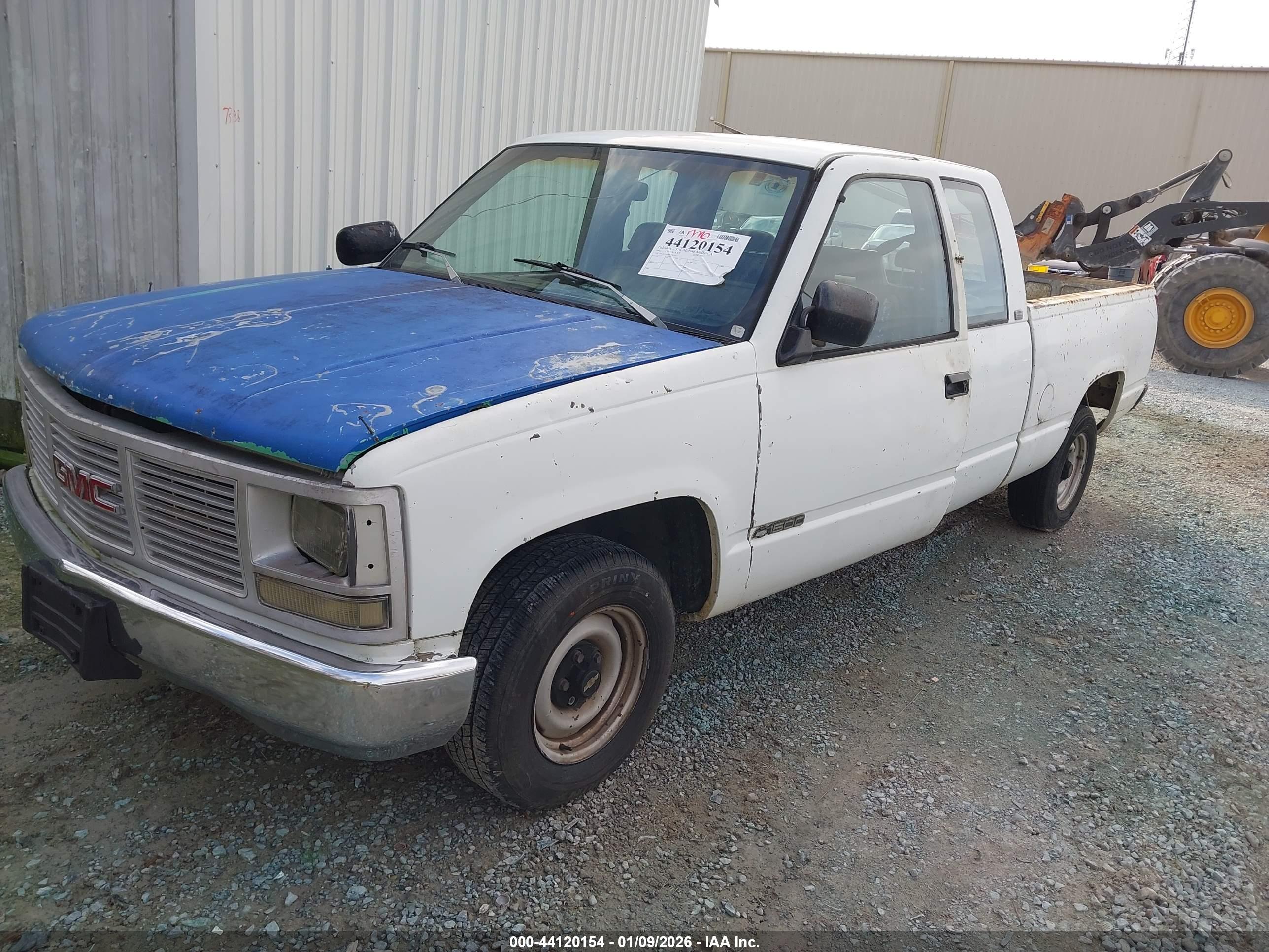 CHEVROLET GMT-400 image 2