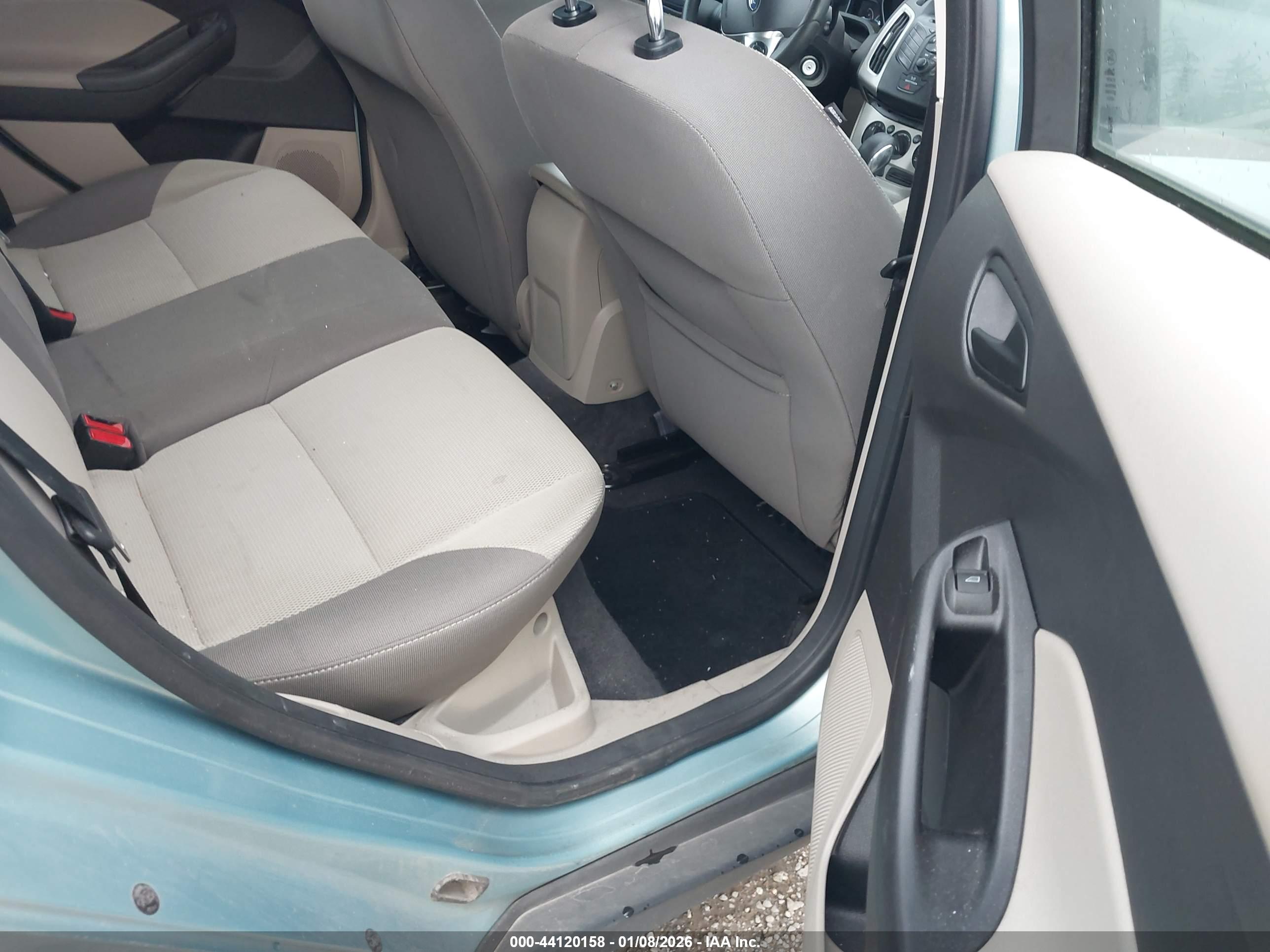 FORD FOCUS image 8