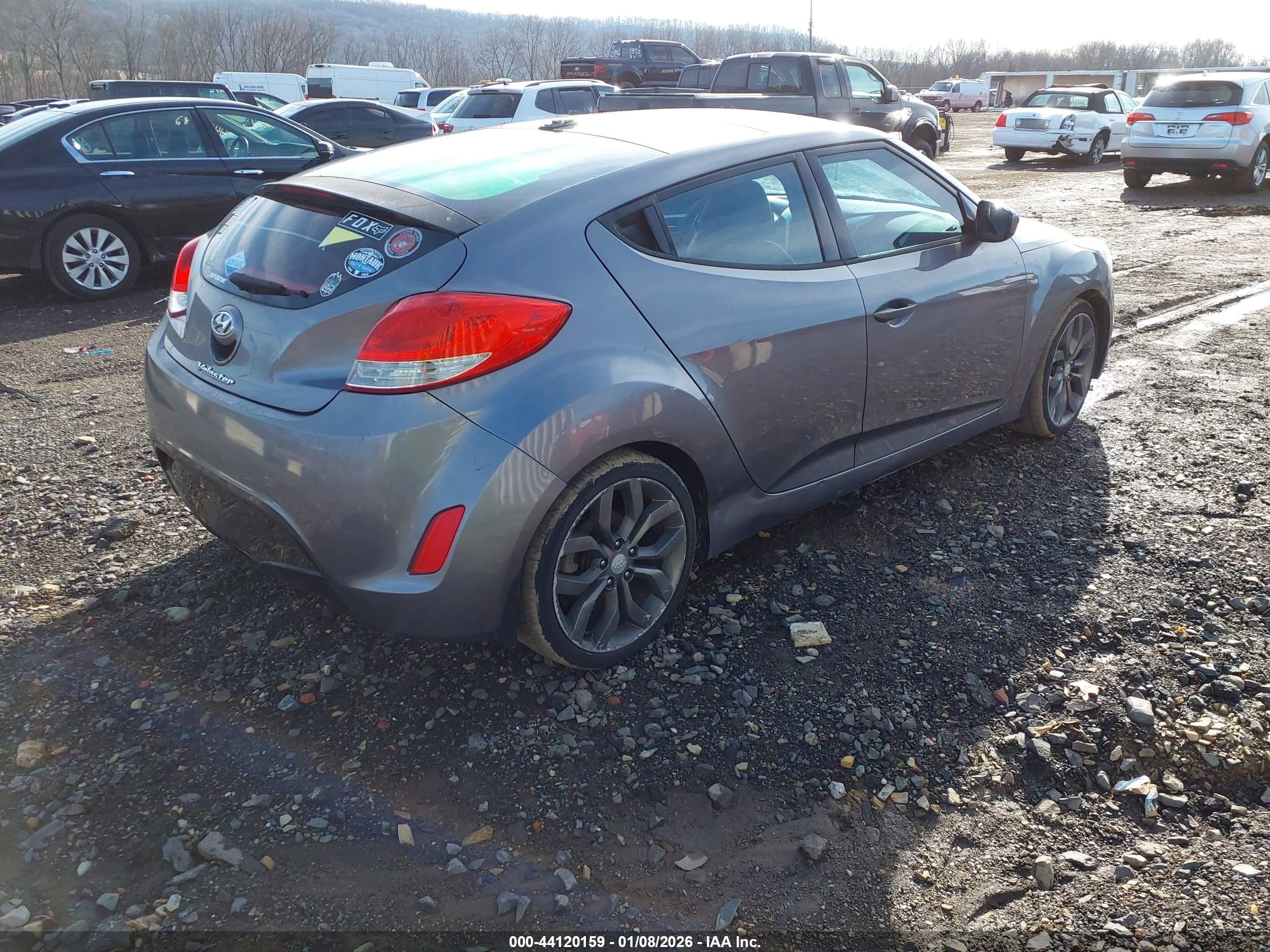 HYUNDAI VELOSTER image 4