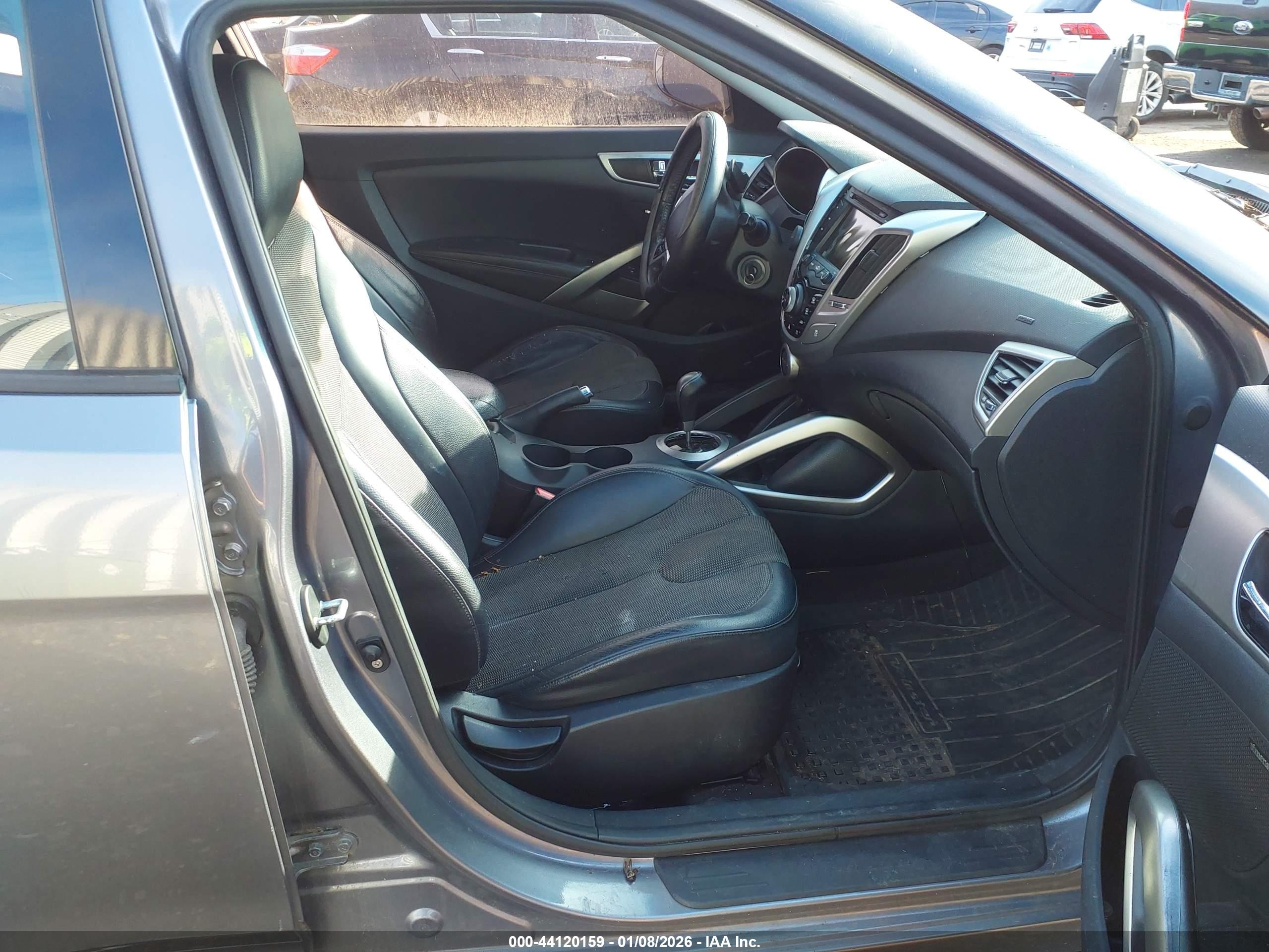 HYUNDAI VELOSTER image 5