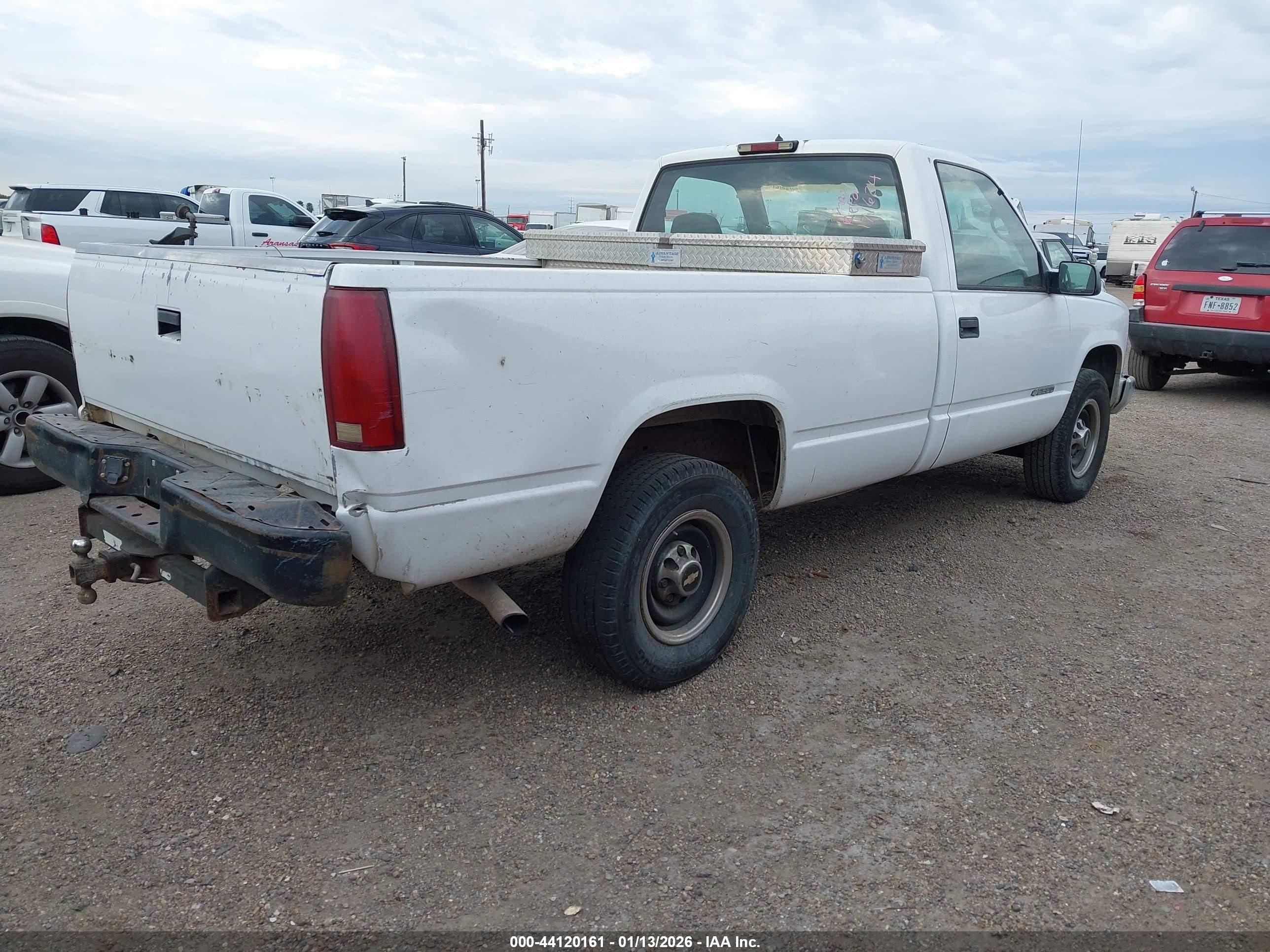 CHEVROLET C2500 image 4