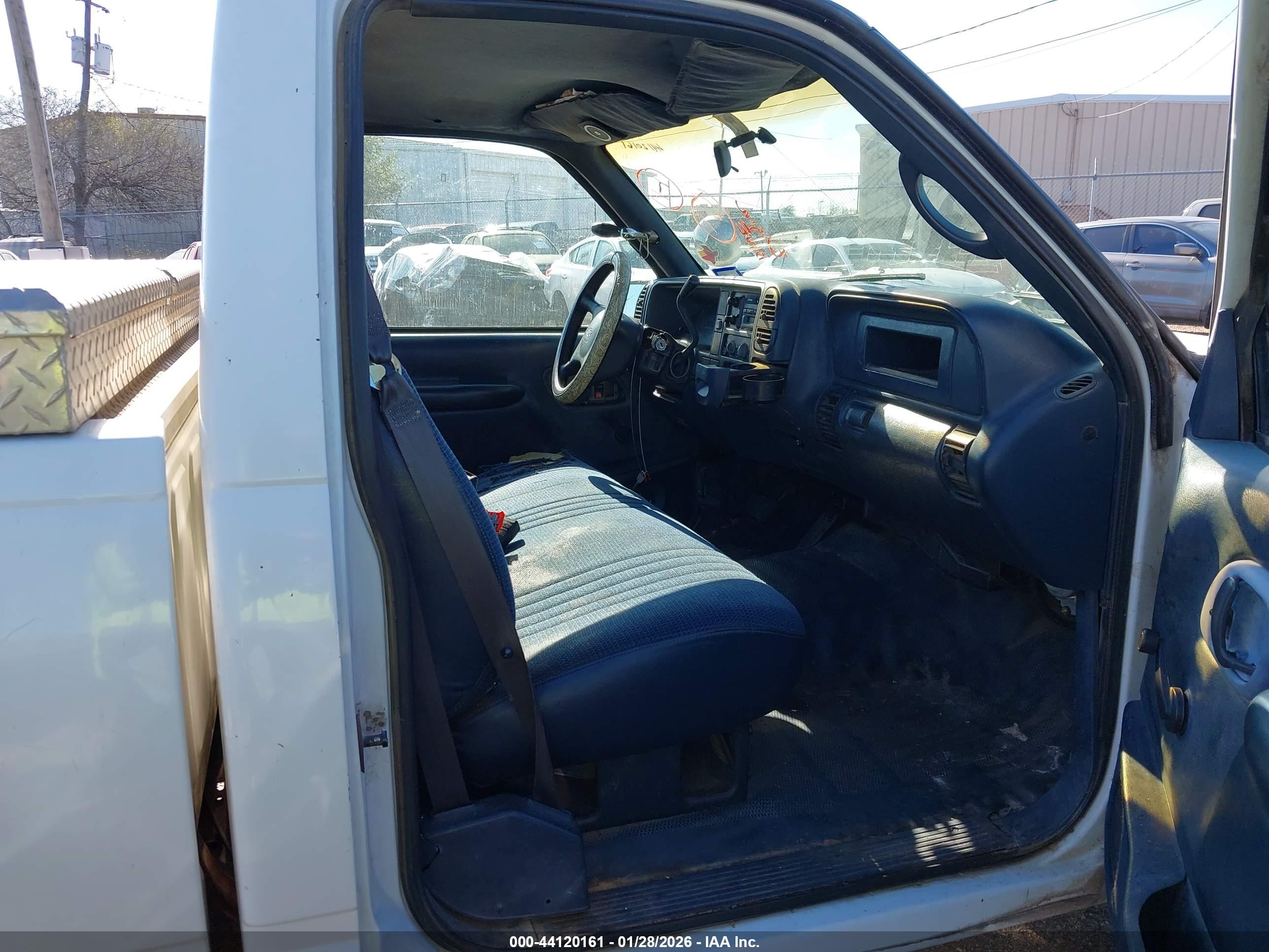 CHEVROLET C2500 image 5