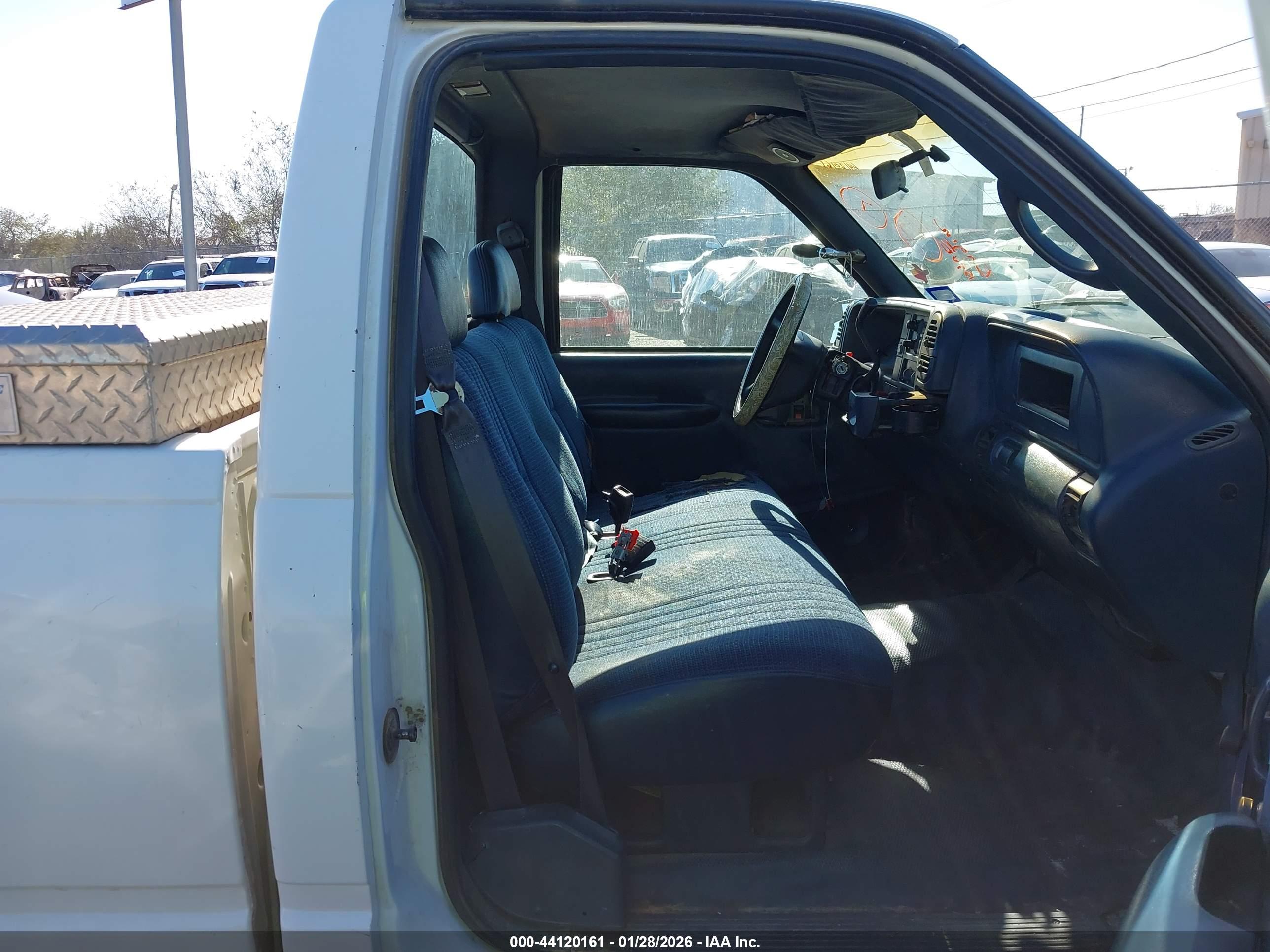 CHEVROLET C2500 image 8