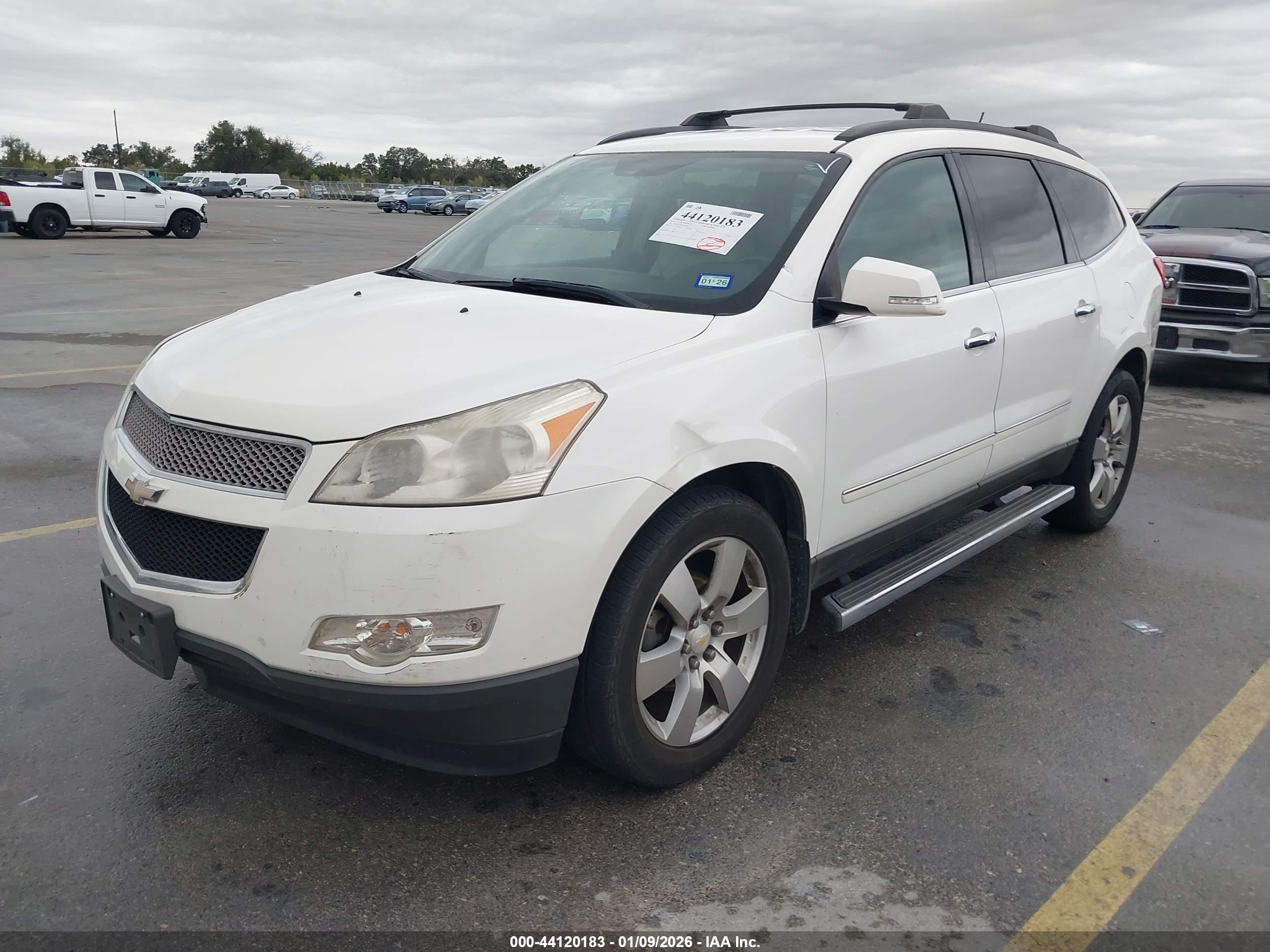 CHEVROLET TRAVERSE image 2