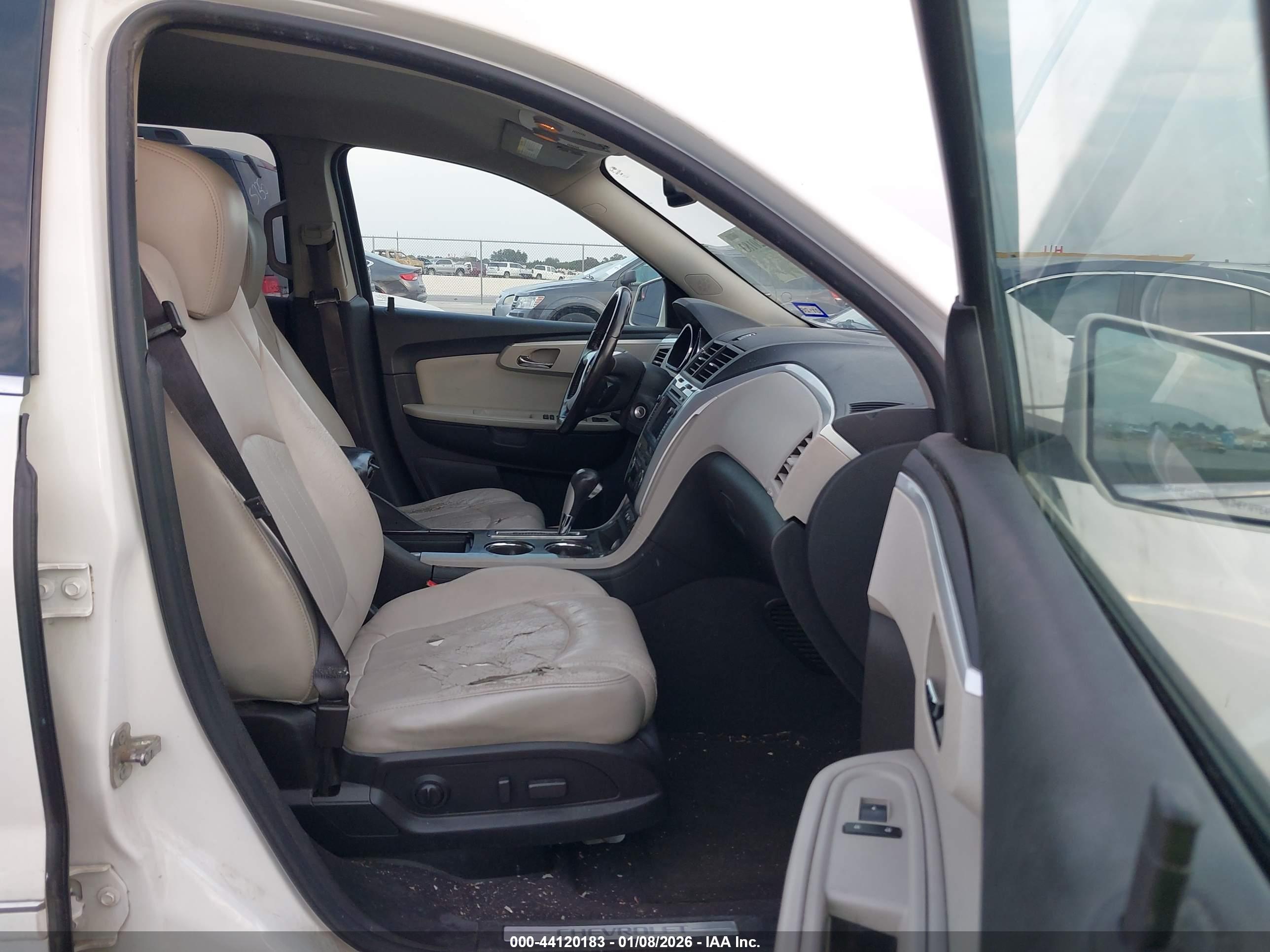 CHEVROLET TRAVERSE image 5