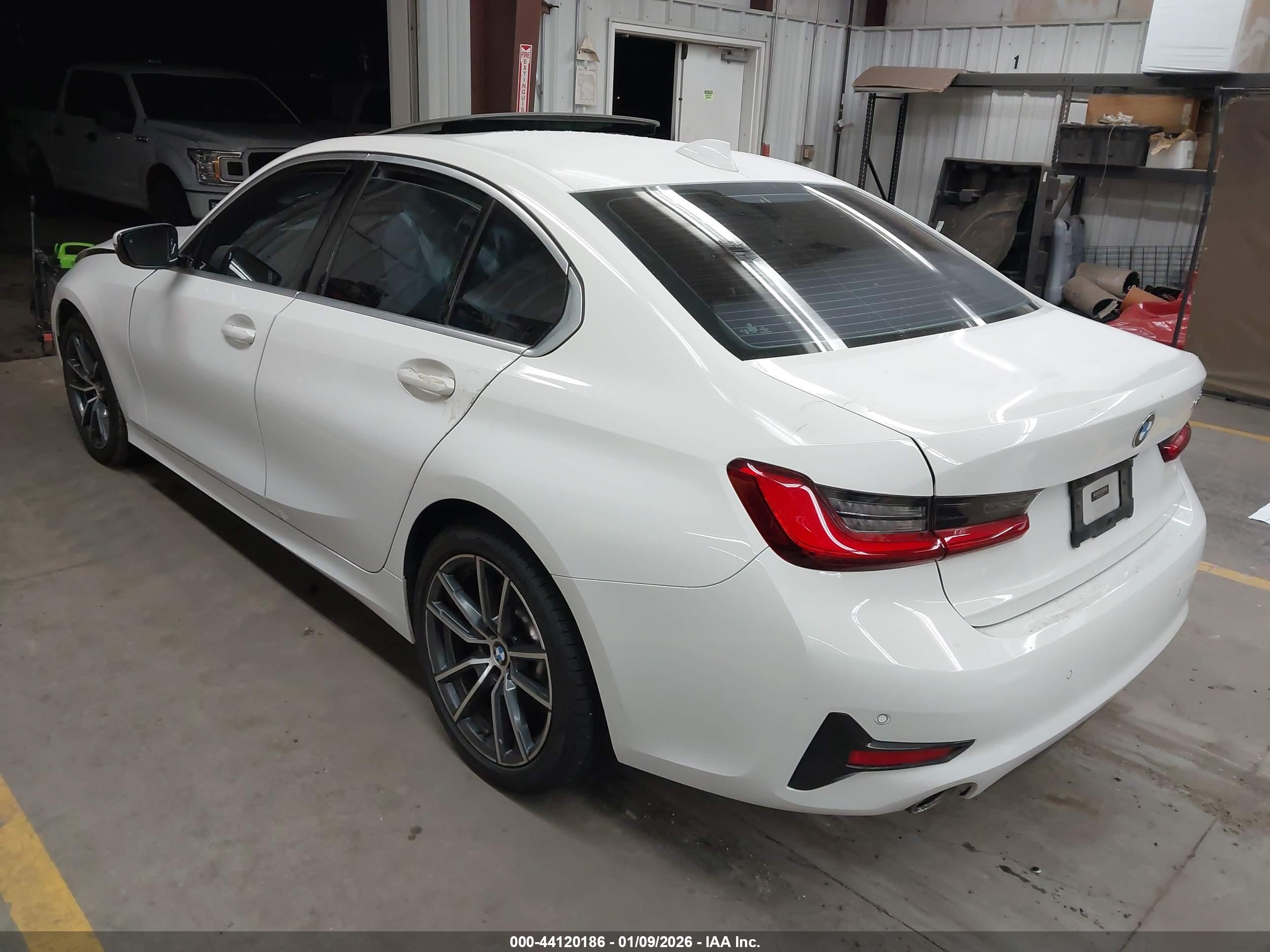 BMW 330I image 3