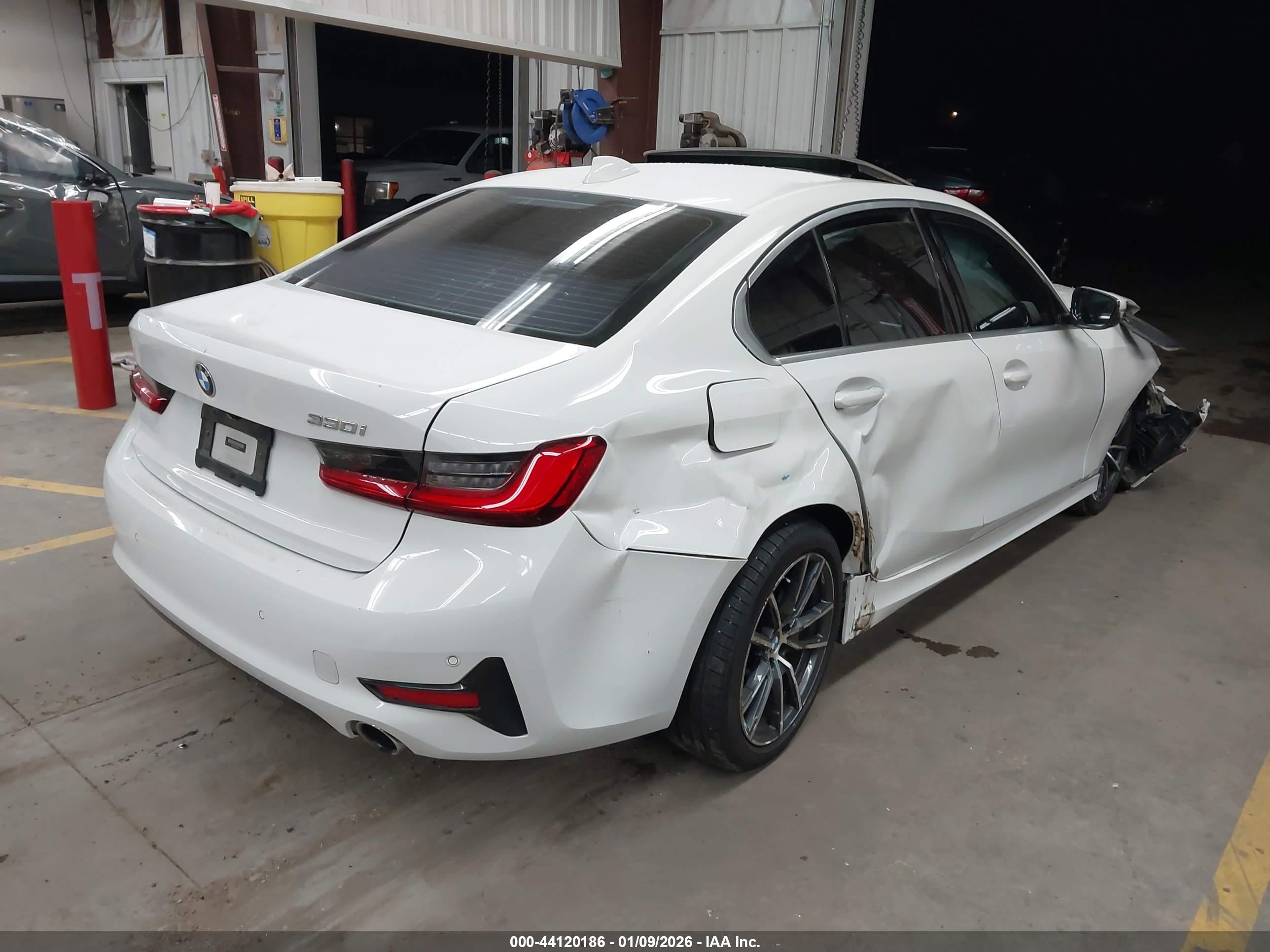 BMW 330I image 4