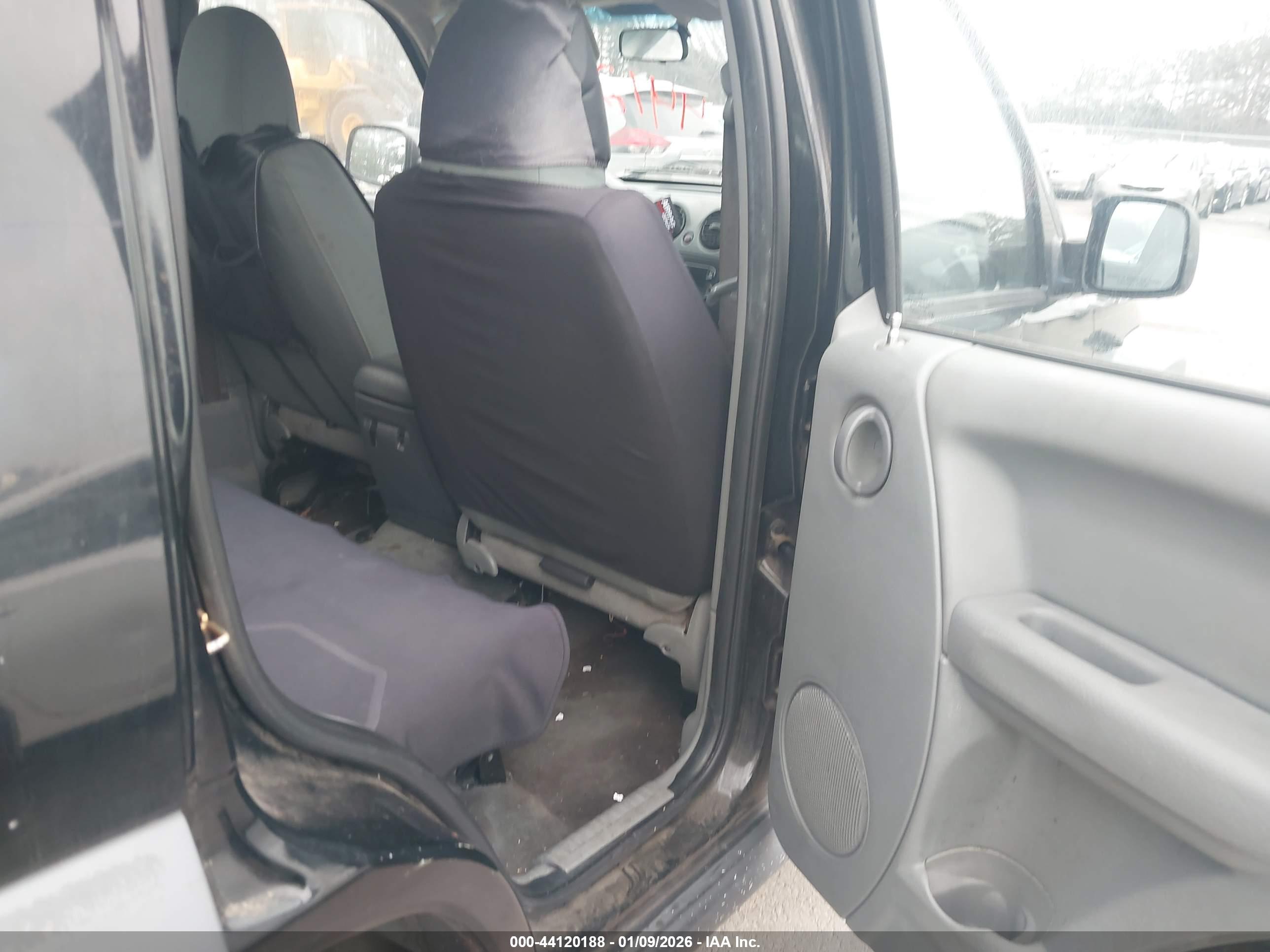 JEEP LIBERTY image 8
