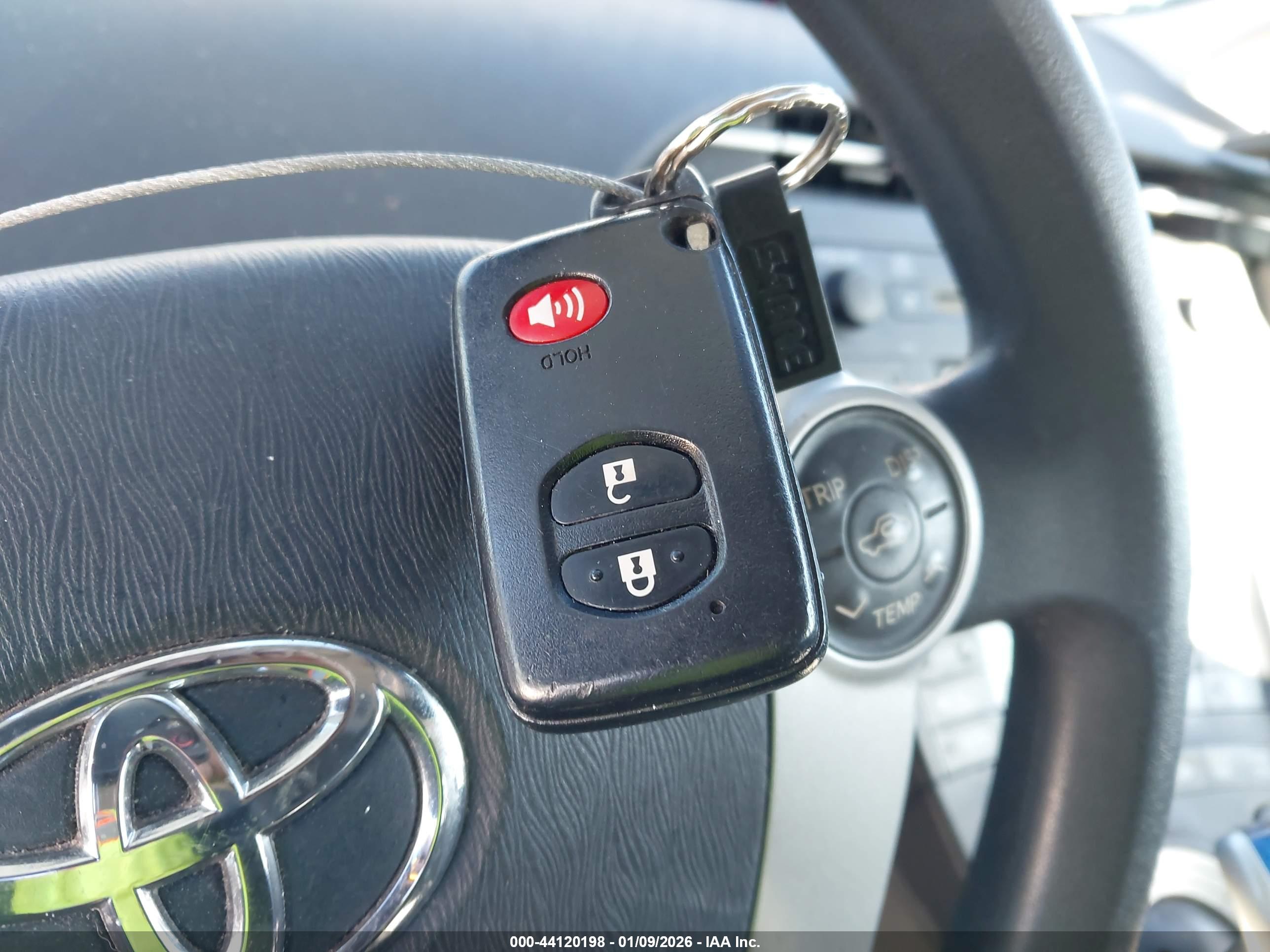 TOYOTA PRIUS image 11