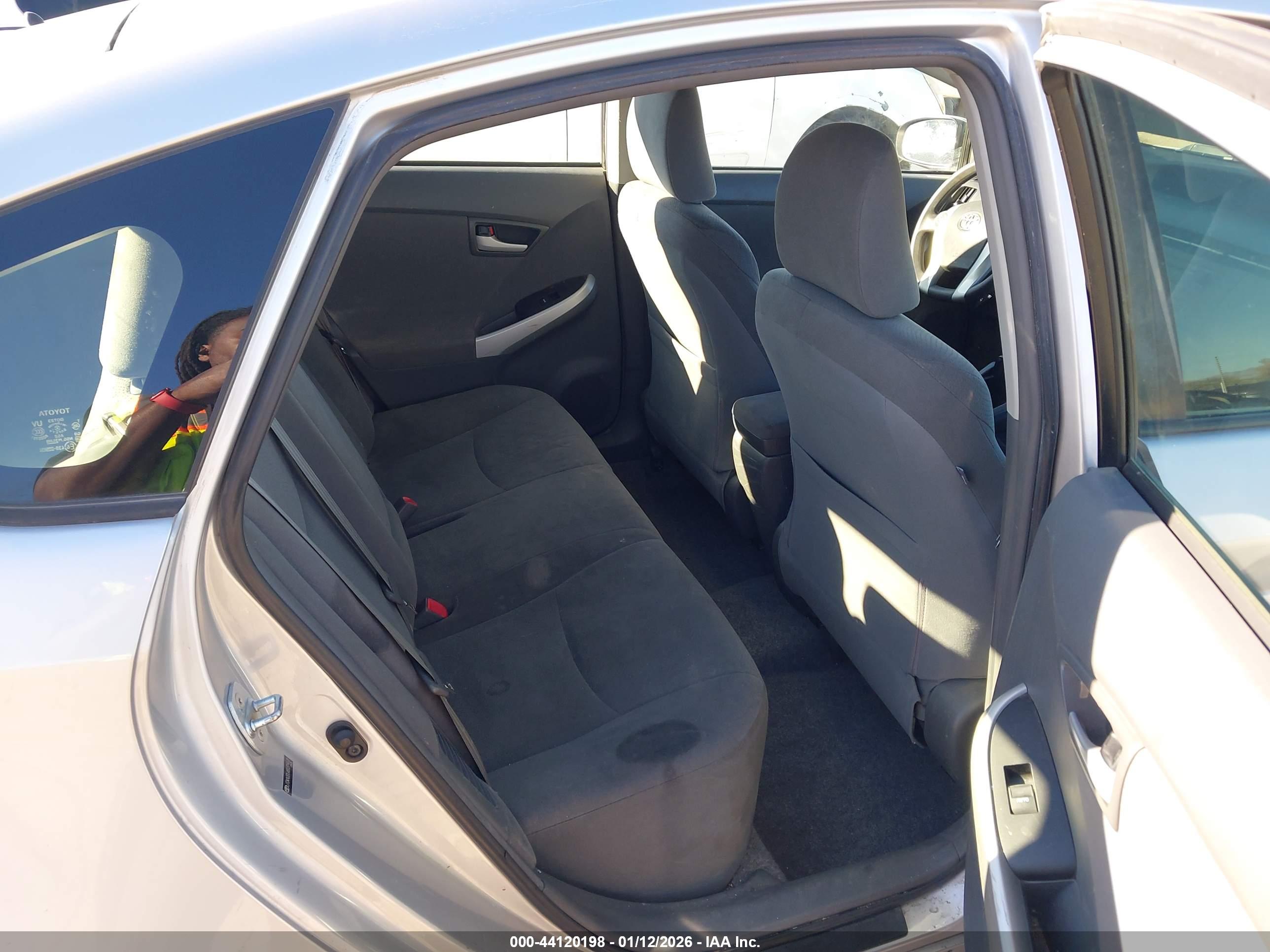 TOYOTA PRIUS image 8